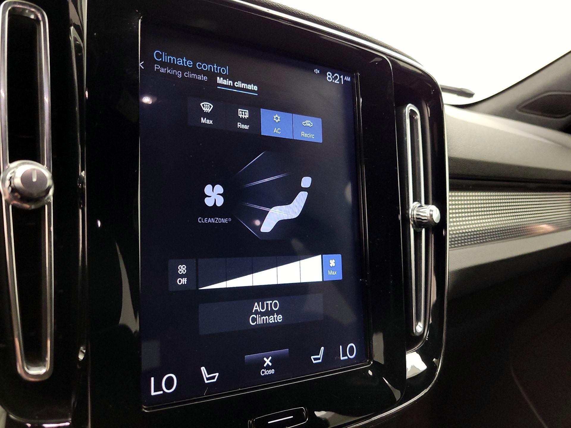 Thumbnail: 2019 Volvo XC40 - 17