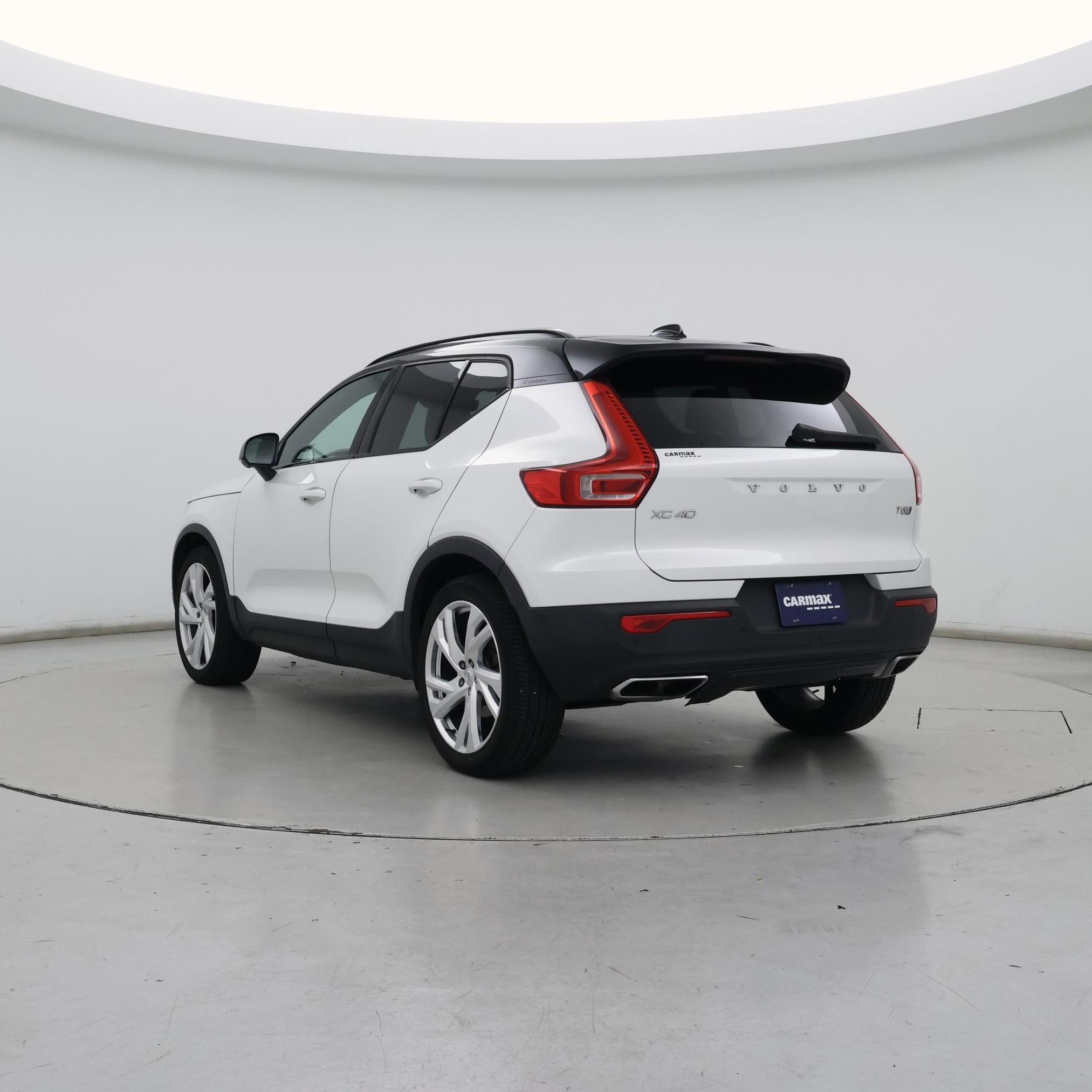 Thumbnail: 2019 Volvo XC40 - 2