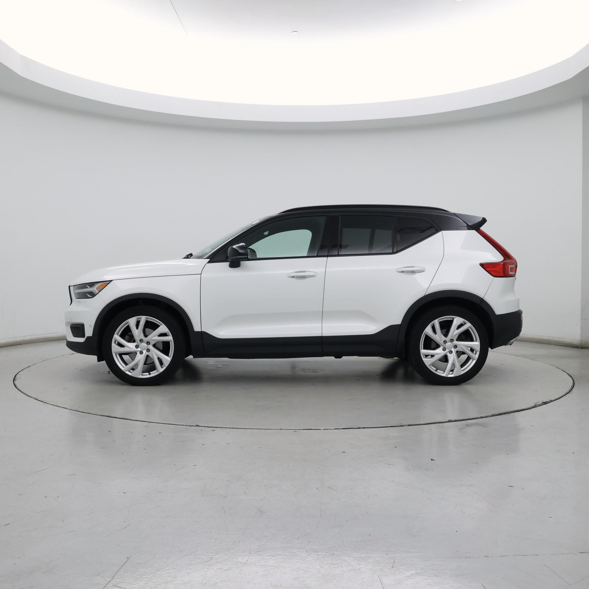 Thumbnail: 2019 Volvo XC40 - 3