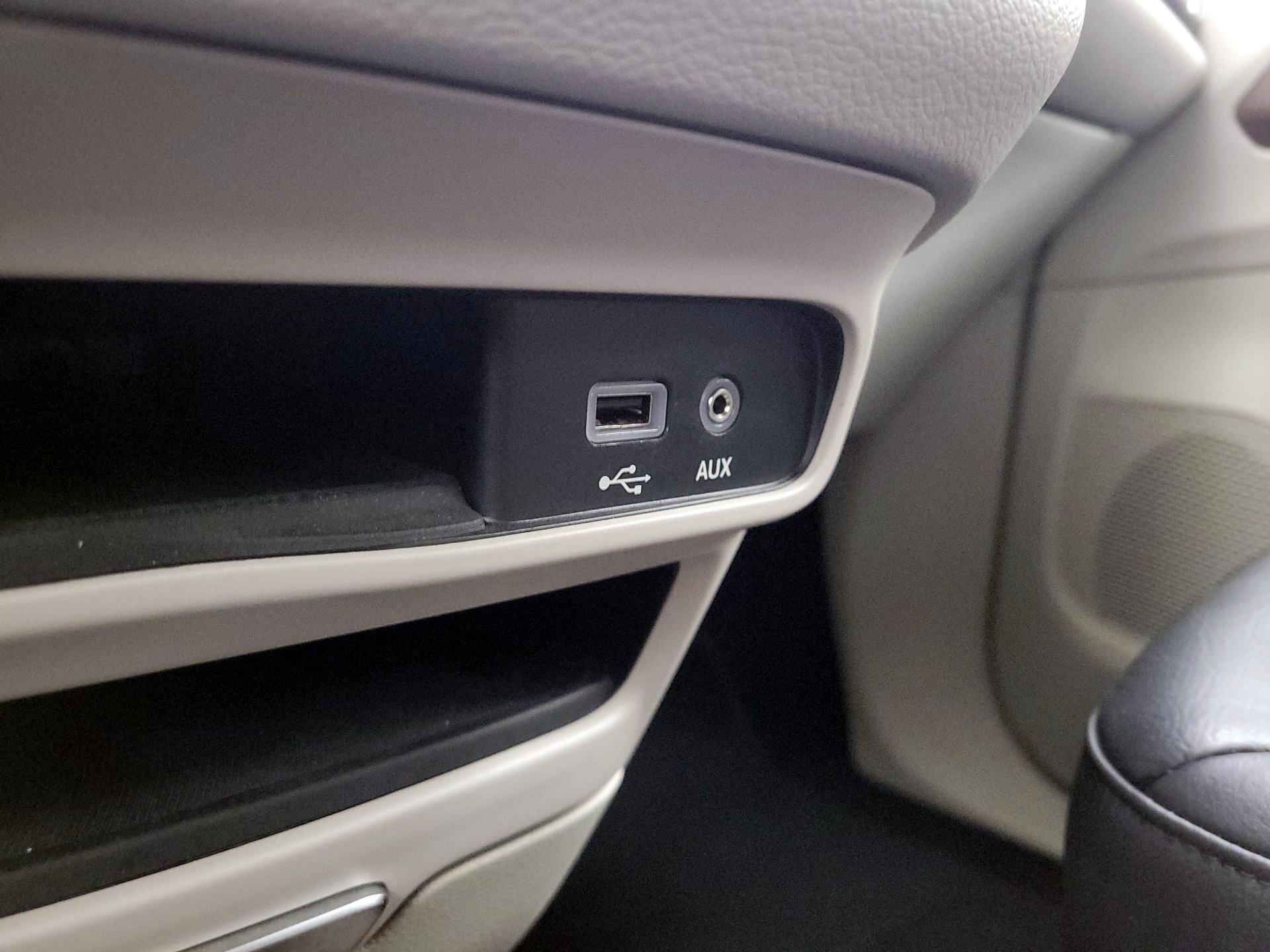 Thumbnail: 2017 Chrysler Pacifica - 18