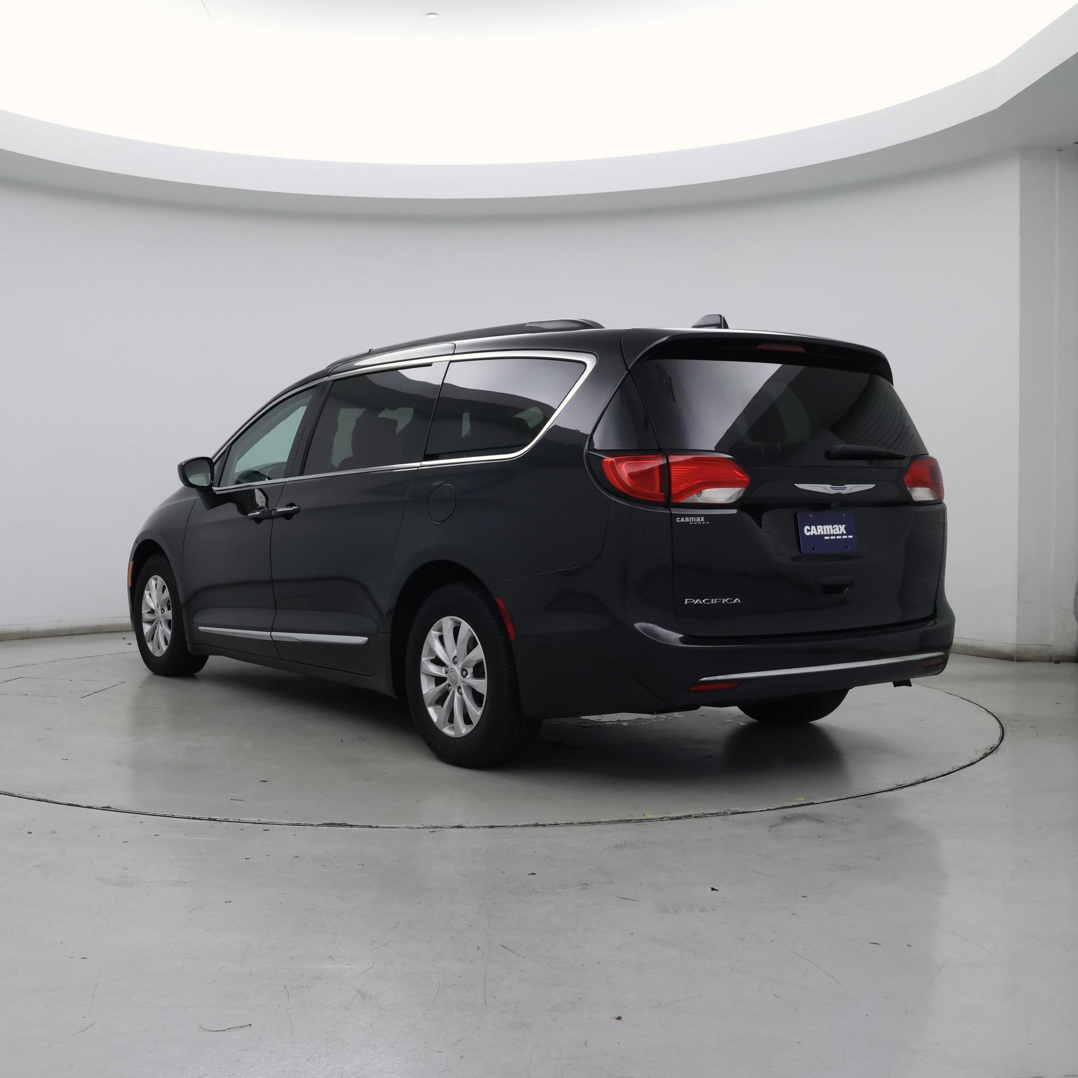 Thumbnail: 2017 Chrysler Pacifica - 2