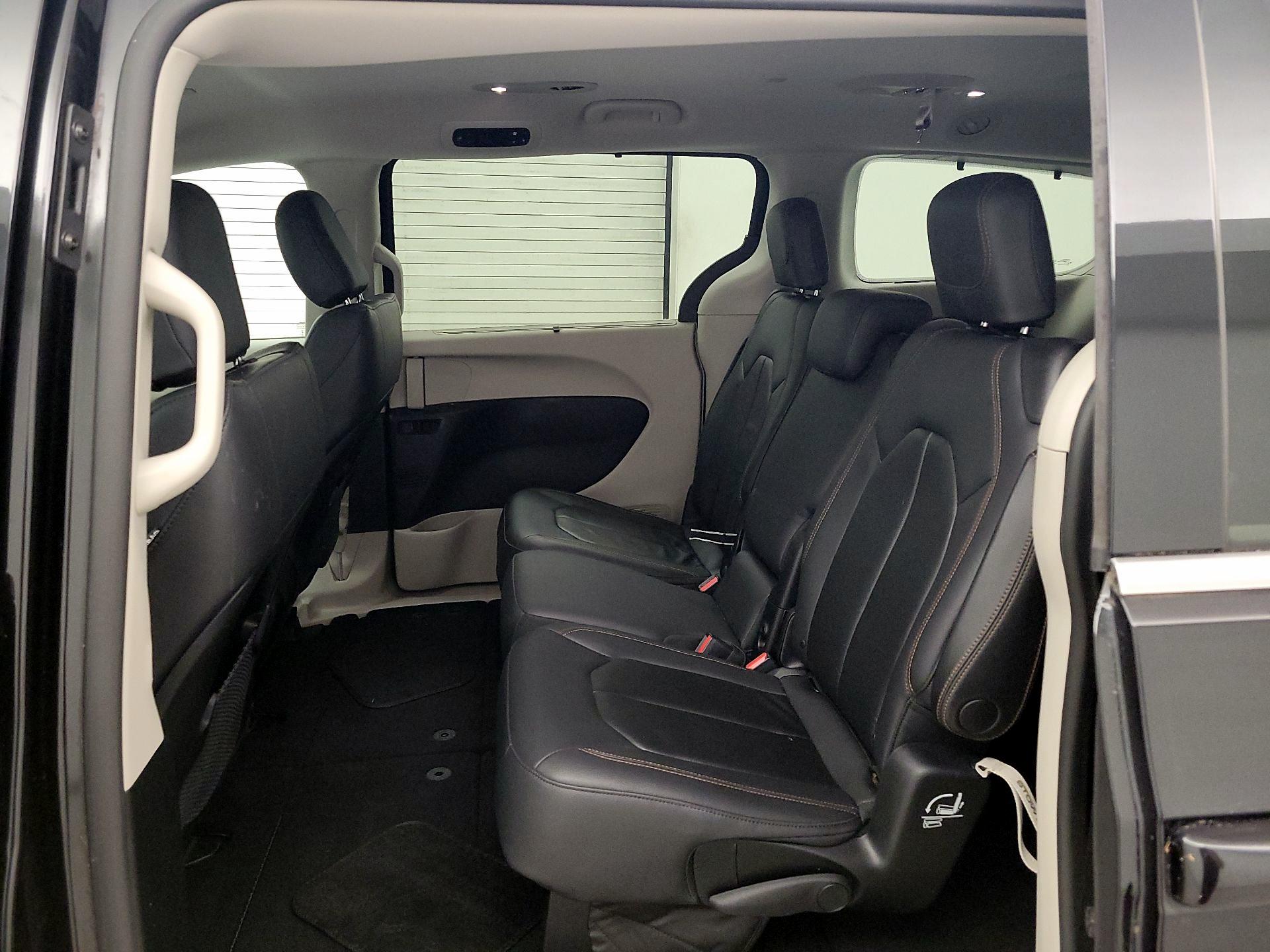 Thumbnail: 2017 Chrysler Pacifica - 19