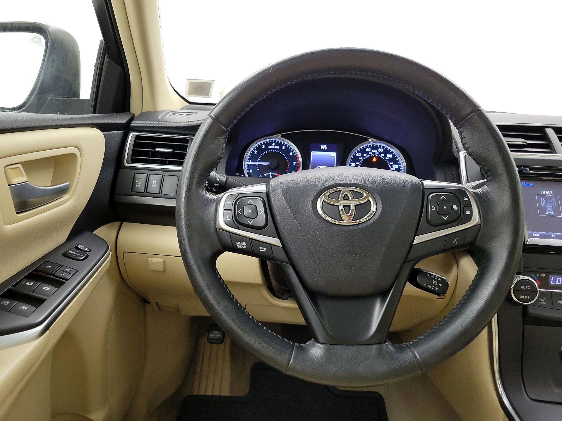 Thumbnail: 2015 Toyota Camry - 10