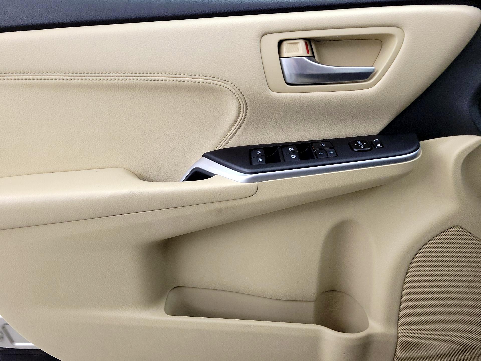 Thumbnail: 2015 Toyota Camry - 12