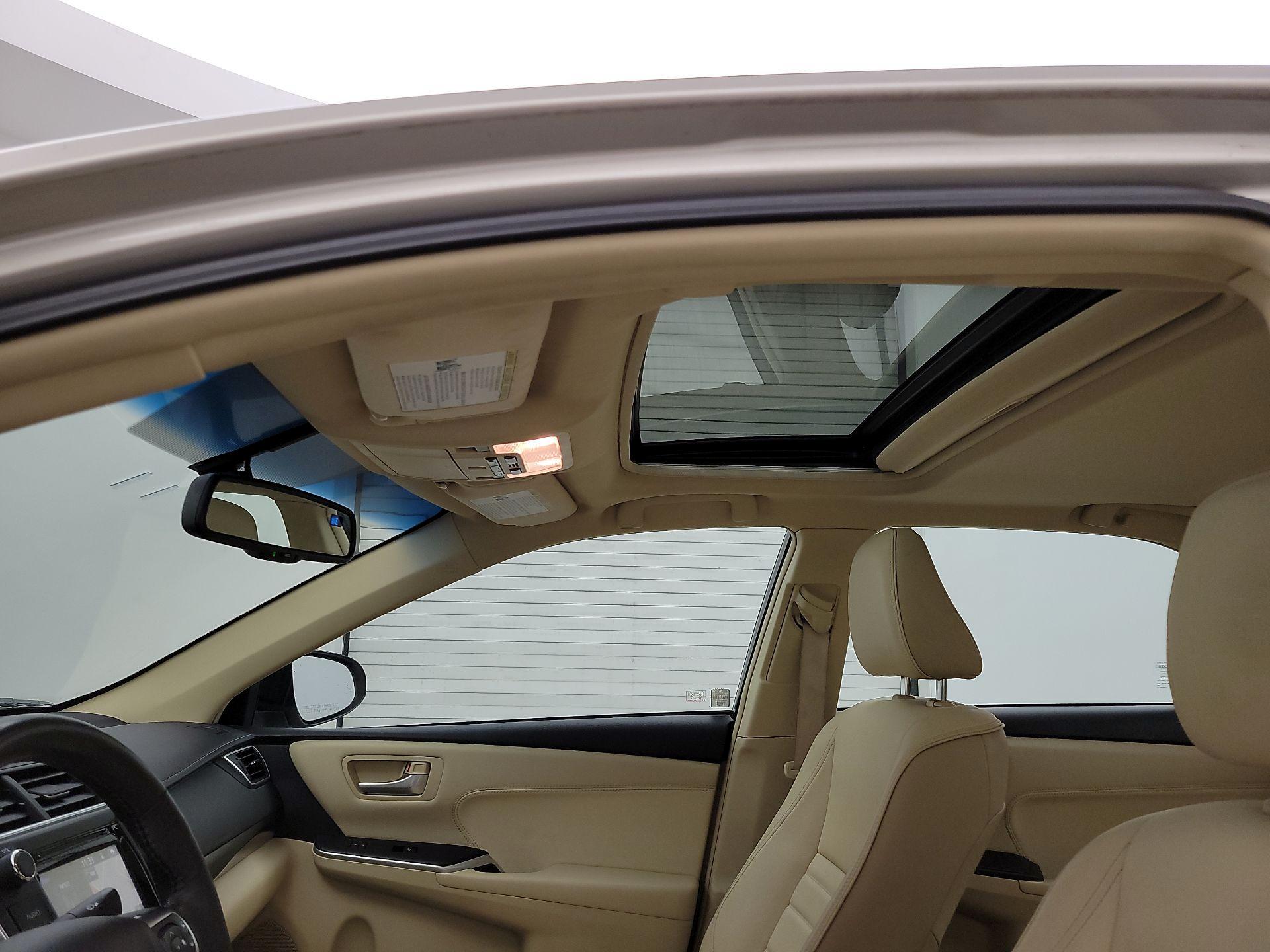 Thumbnail: 2015 Toyota Camry - 20