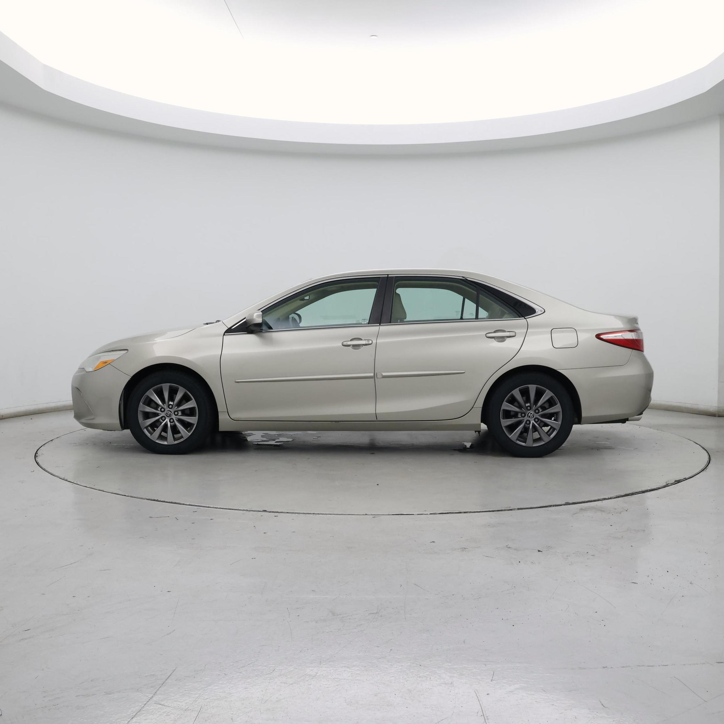 Thumbnail: 2015 Toyota Camry - 3