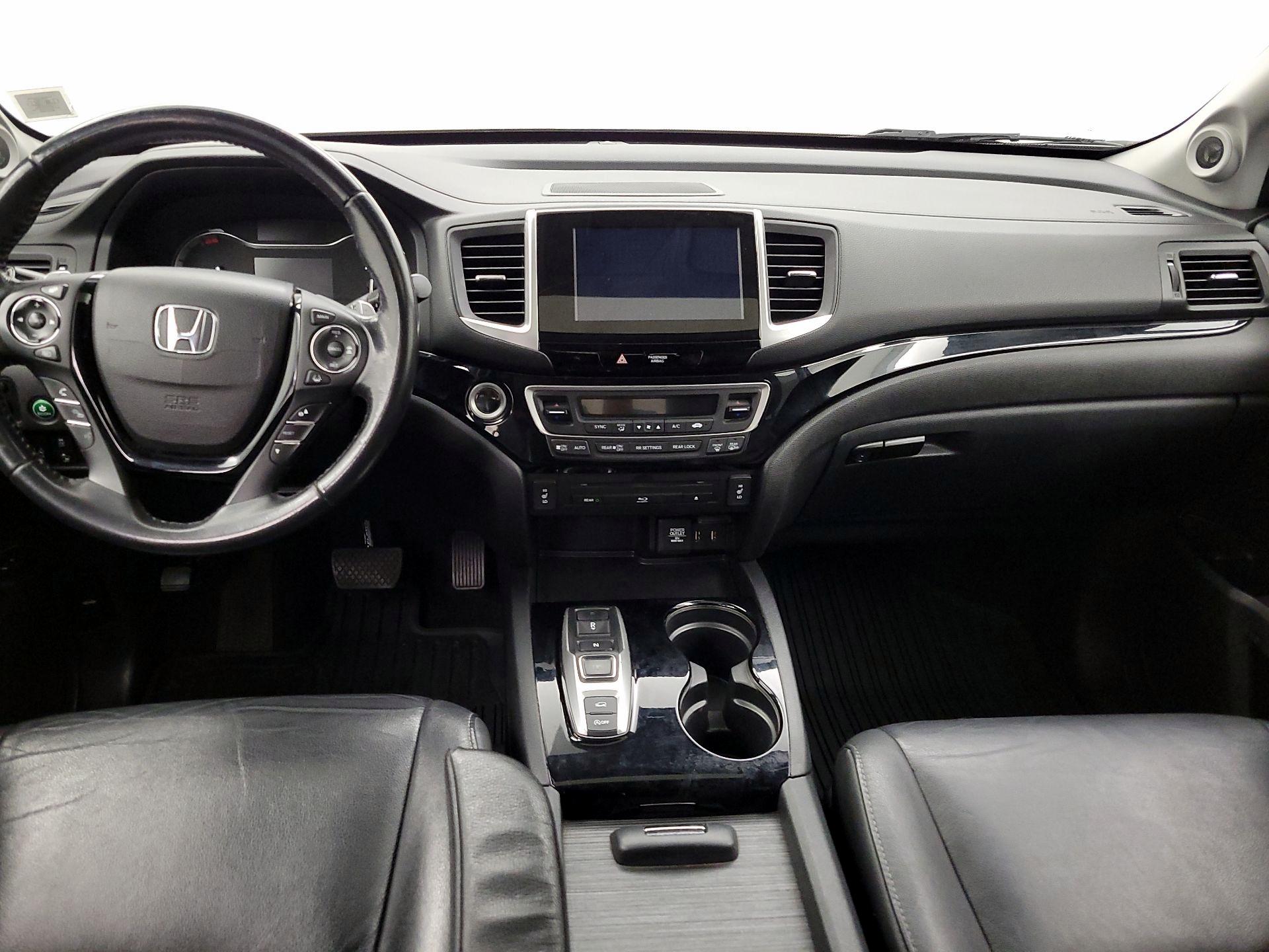 Thumbnail: 2017 Honda Pilot - 9