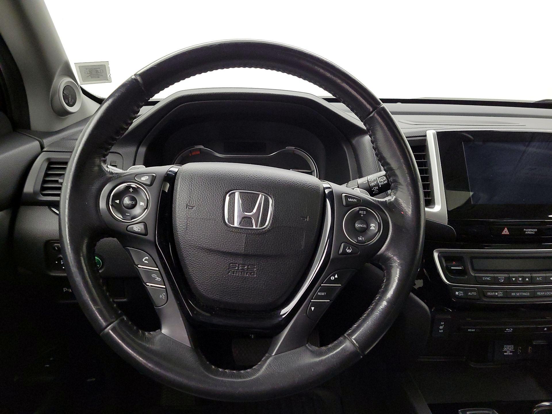 Thumbnail: 2017 Honda Pilot - 10