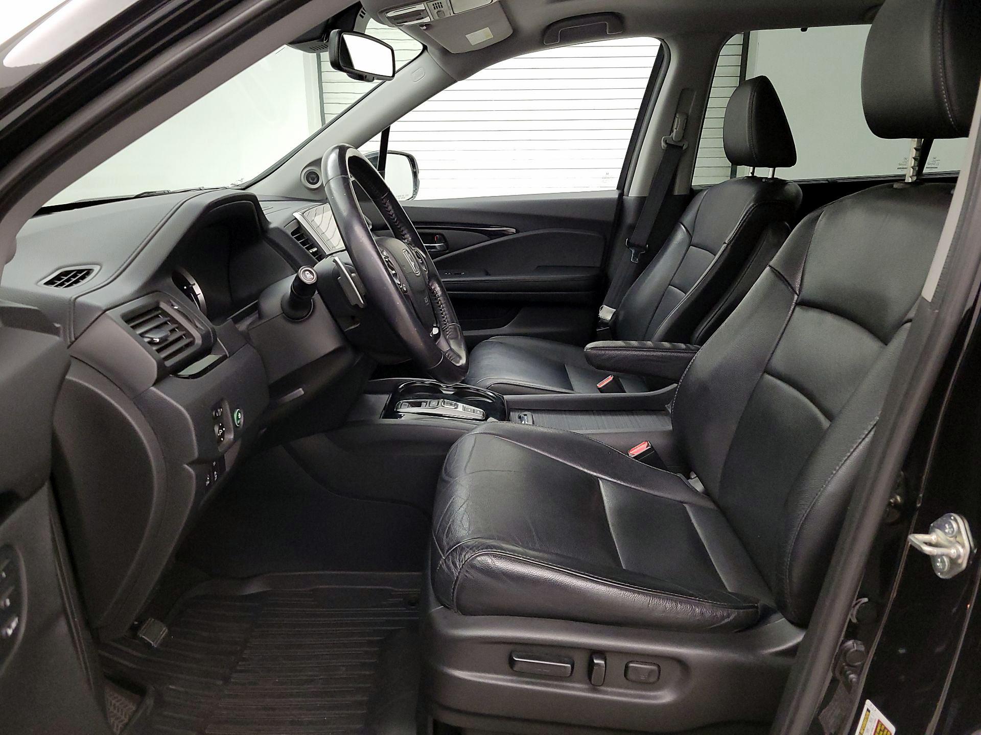 Thumbnail: 2017 Honda Pilot - 11