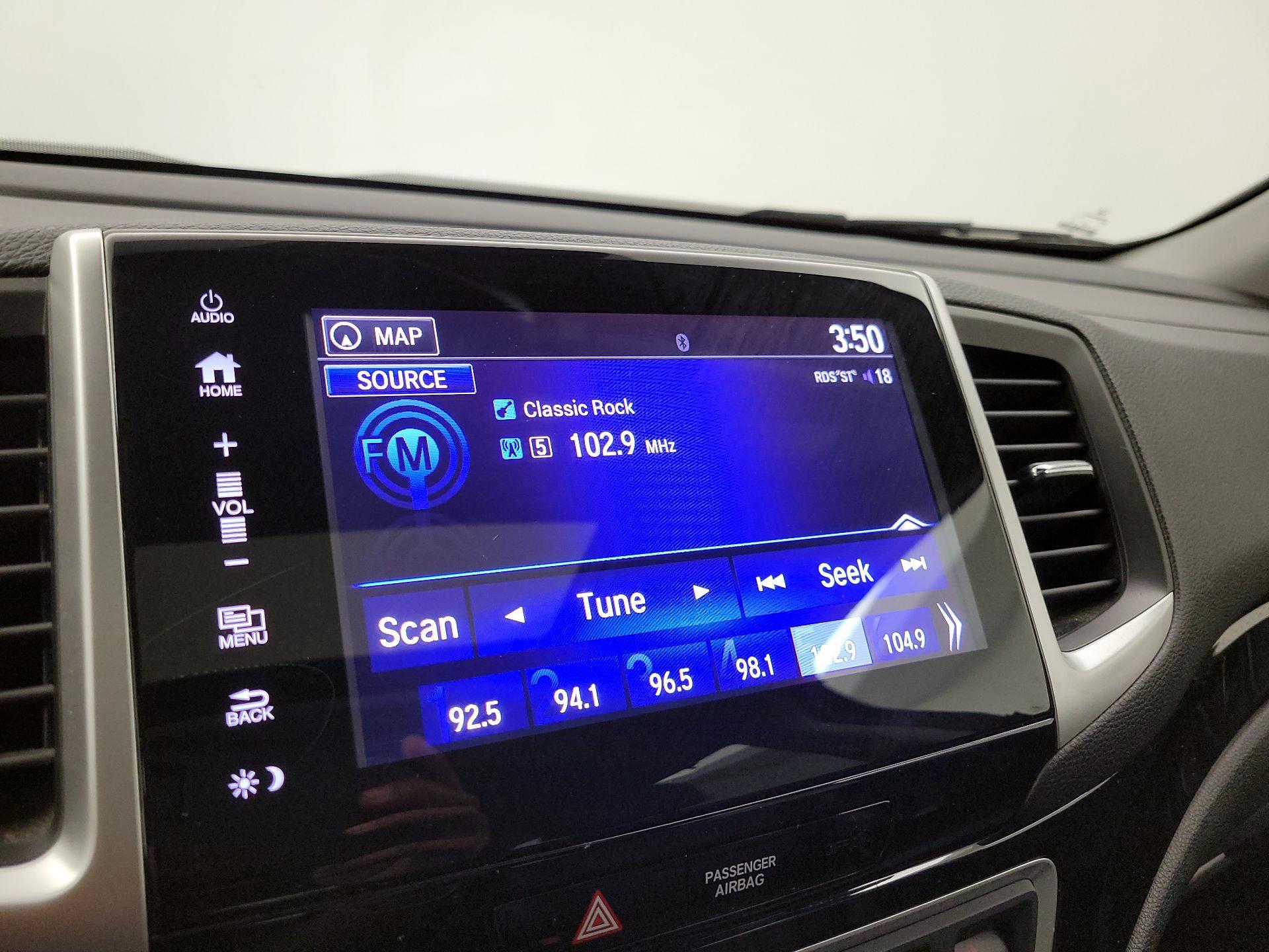 Thumbnail: 2017 Honda Pilot - 15
