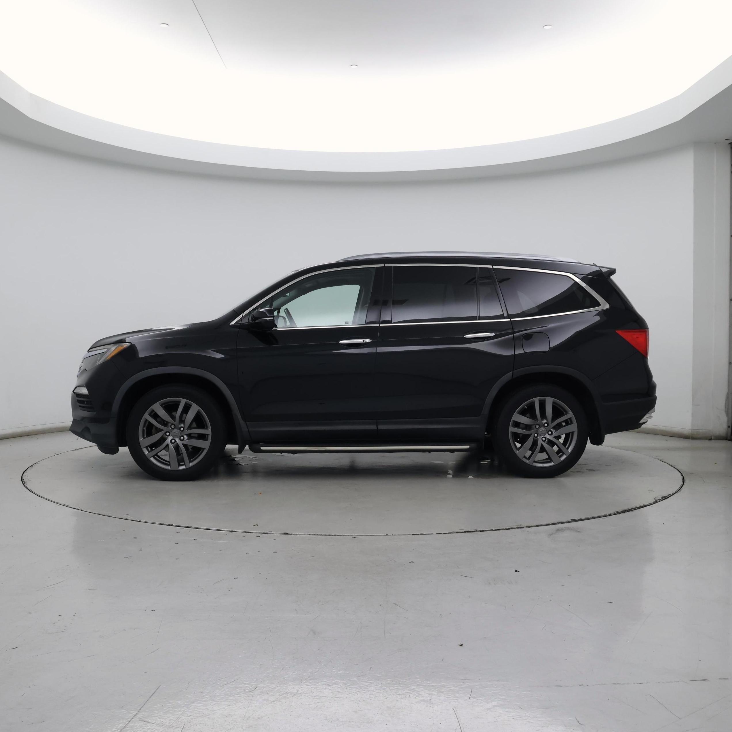Thumbnail: 2017 Honda Pilot - 3