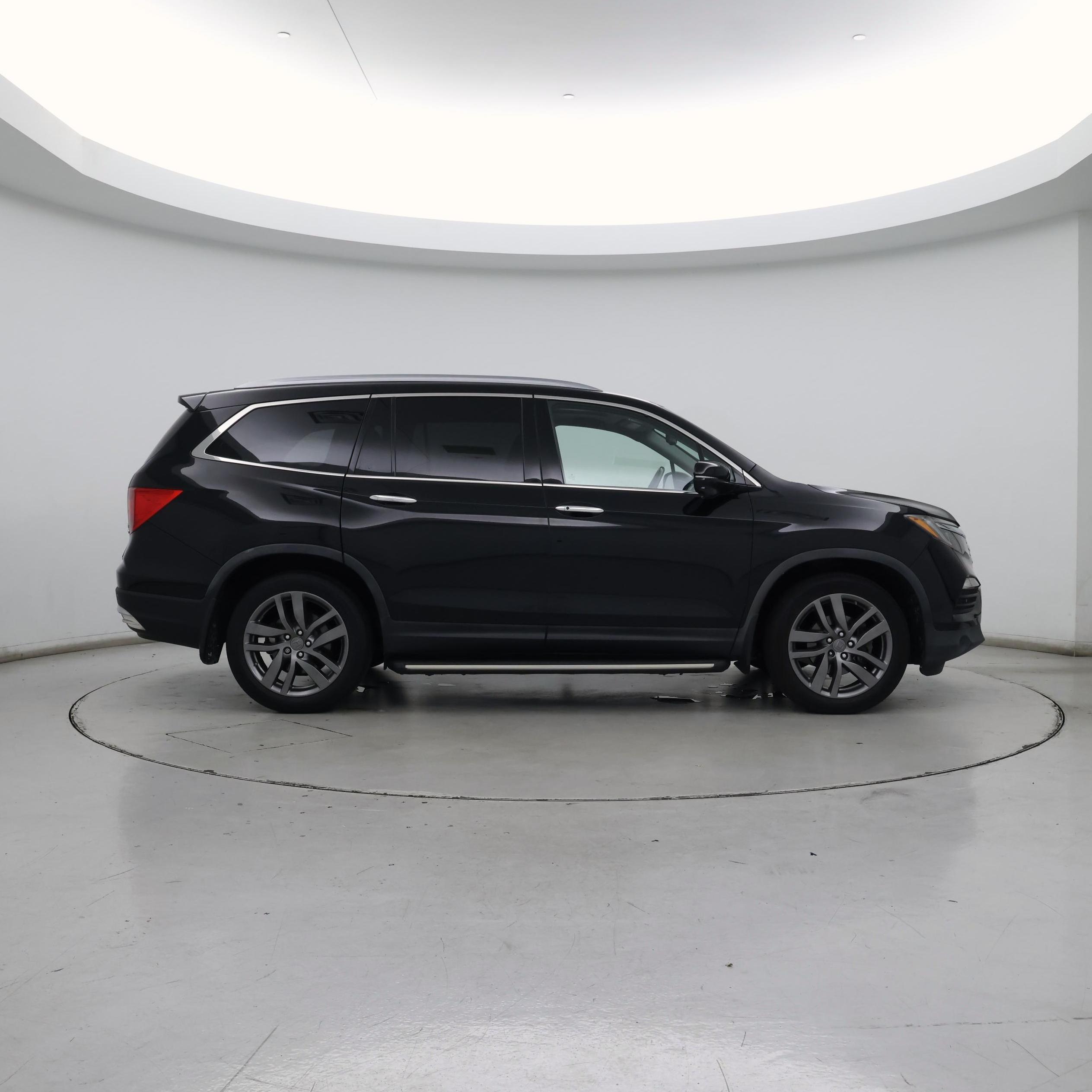 Thumbnail: 2017 Honda Pilot - 7