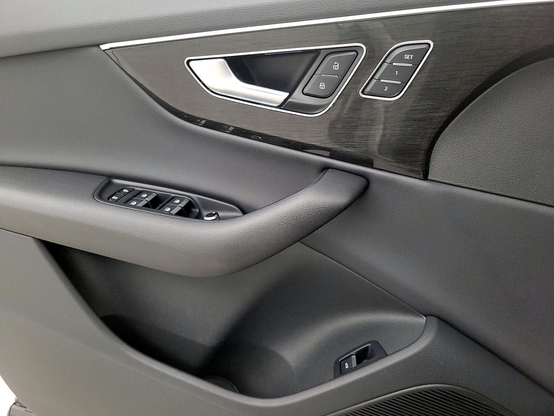 Thumbnail: 2021 Audi Q7 - 12