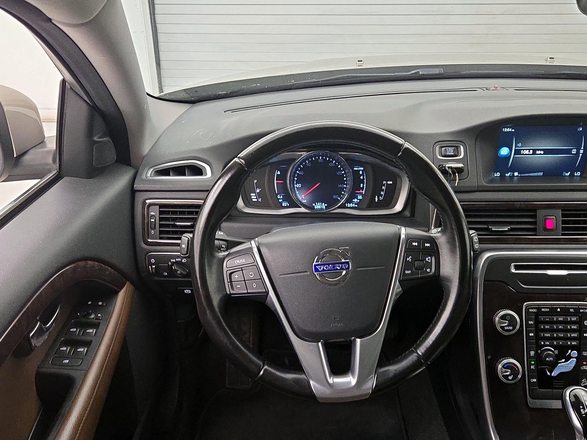 Thumbnail: 2016 Volvo XC70 - 10