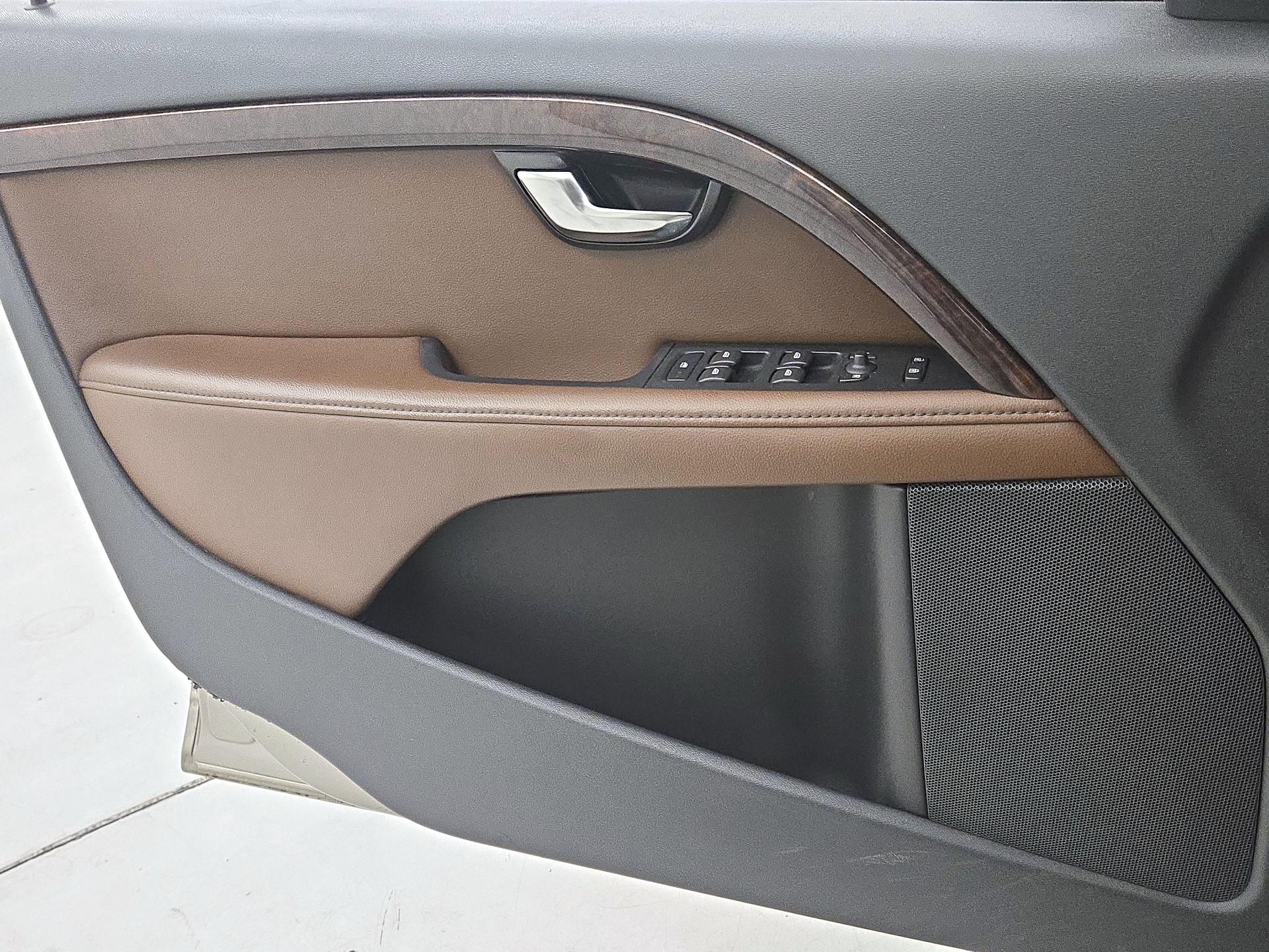 Thumbnail: 2016 Volvo XC70 - 12