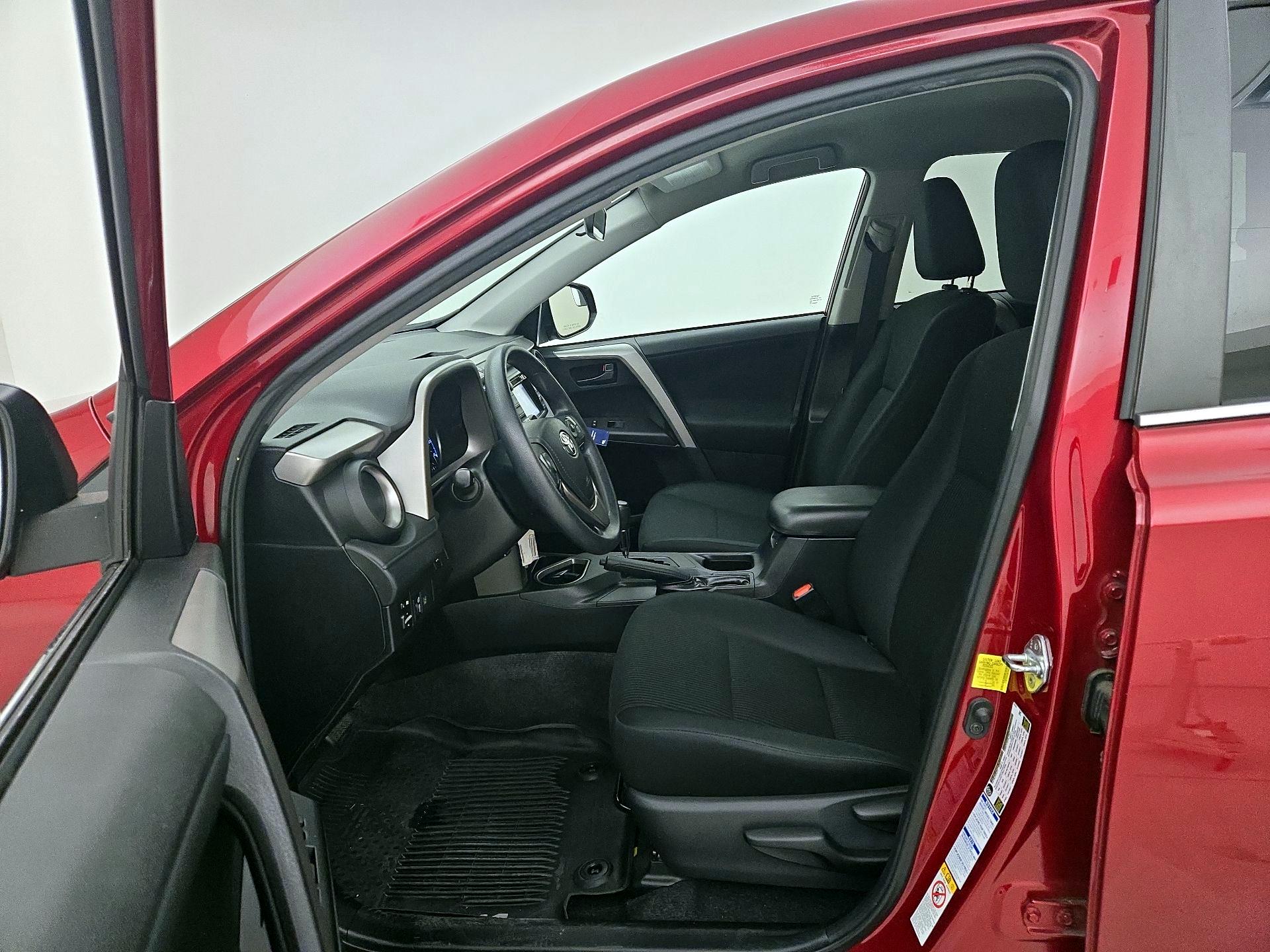 Thumbnail: 2018 Toyota RAV4 - 11