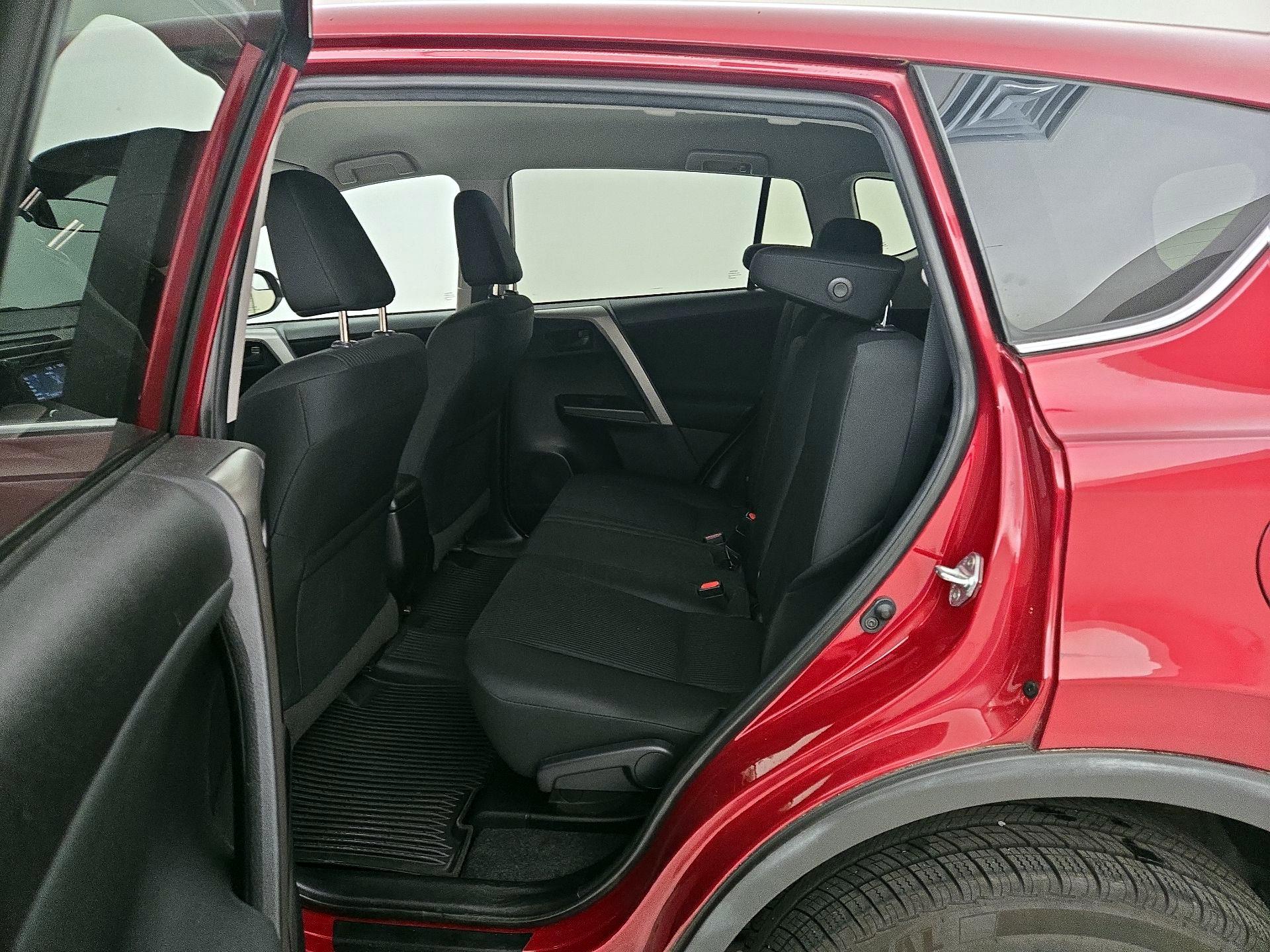 Thumbnail: 2018 Toyota RAV4 - 18