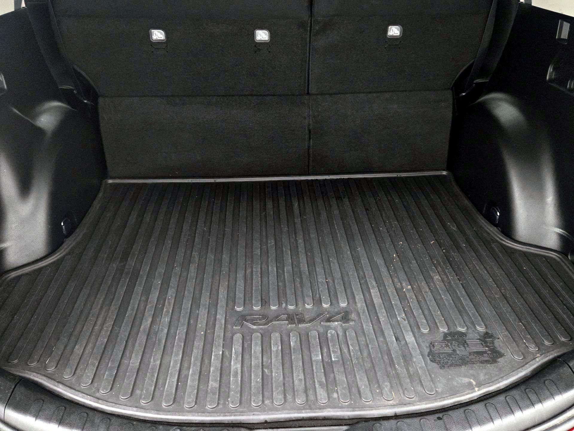 Thumbnail: 2018 Toyota RAV4 - 19