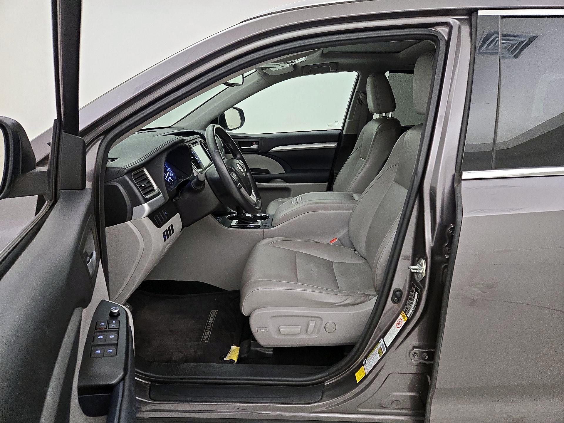 Thumbnail: 2014 Toyota Highlander - 11