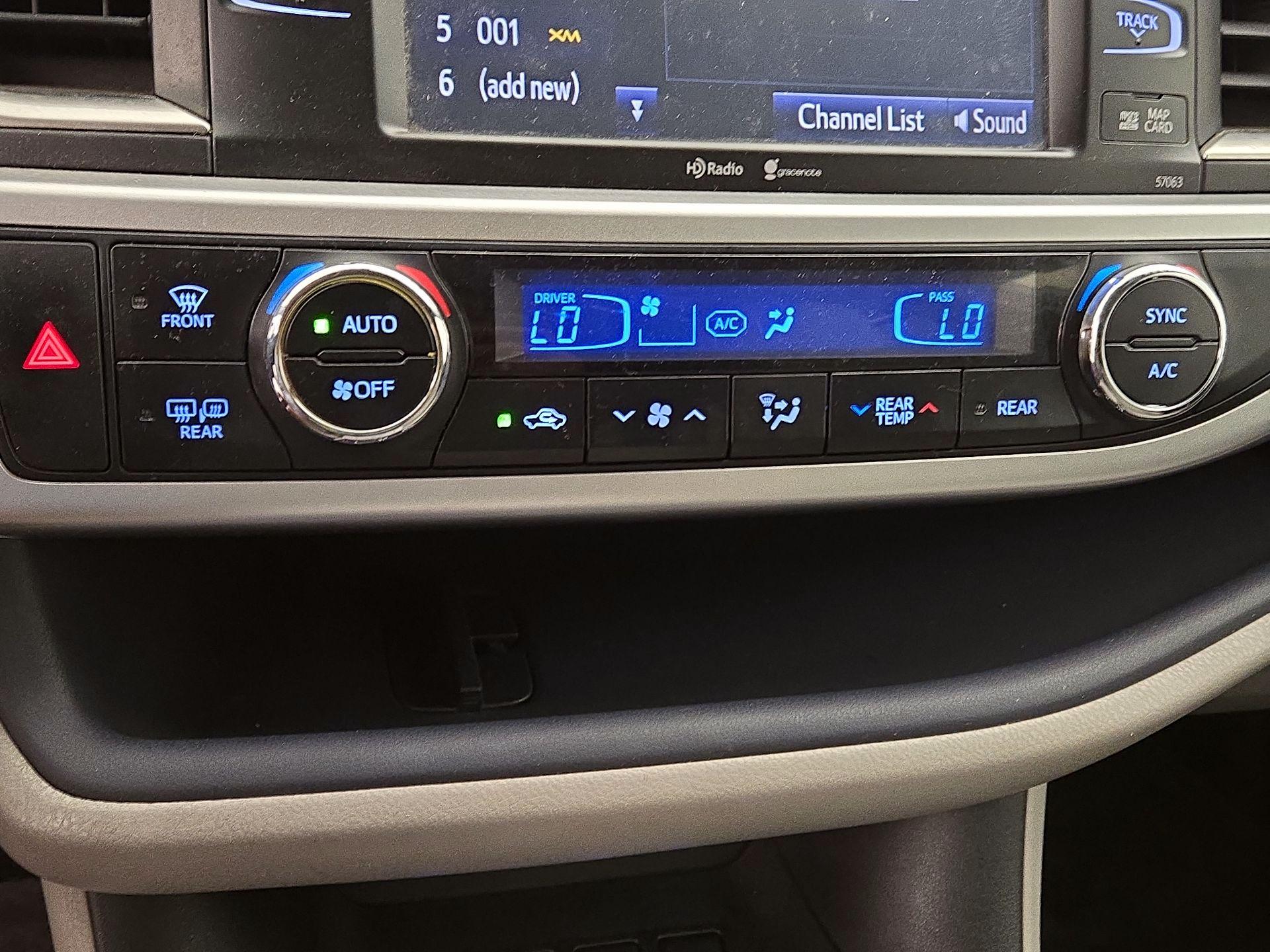 Thumbnail: 2014 Toyota Highlander - 15