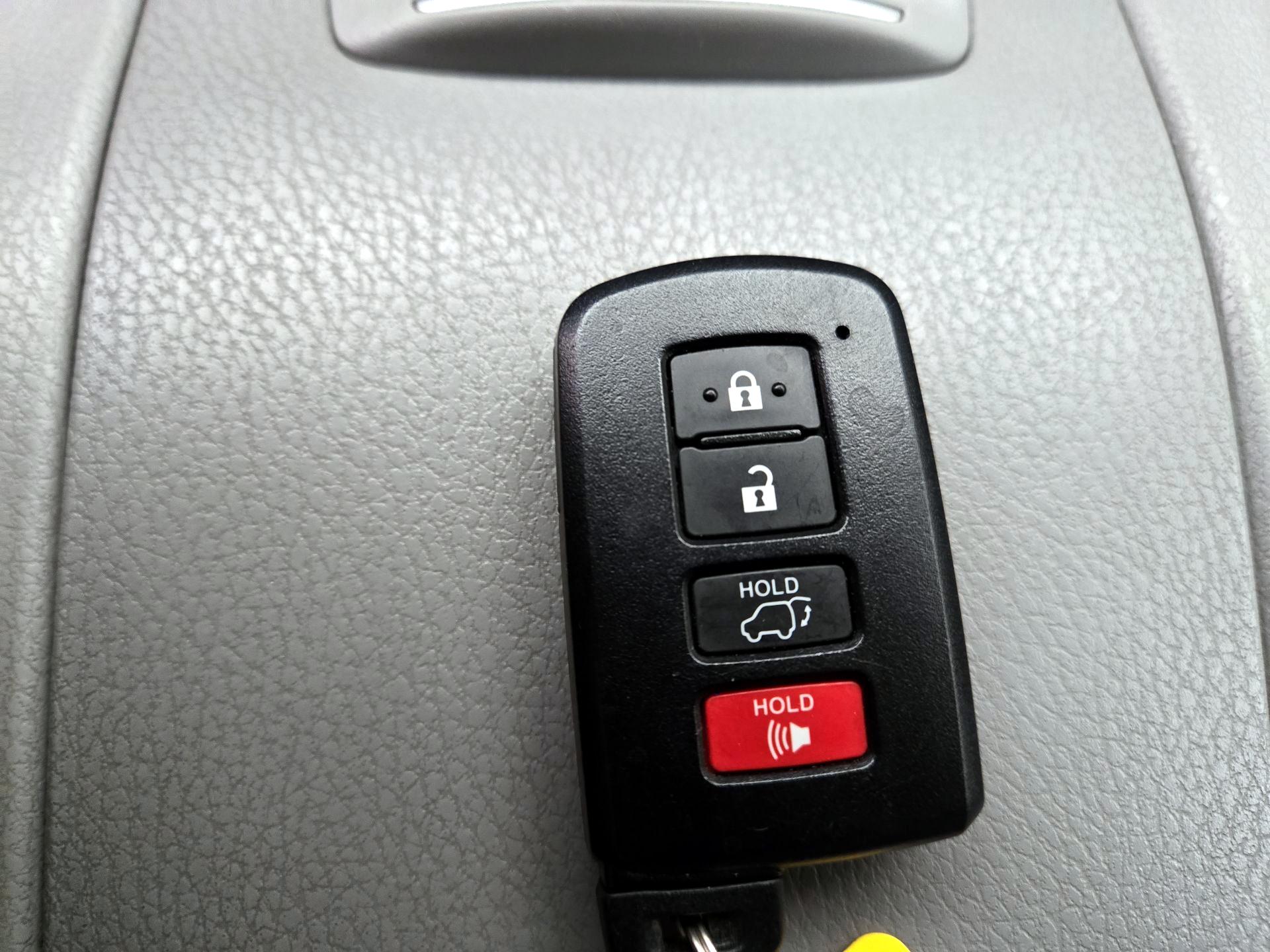Thumbnail: 2014 Toyota Highlander - 20
