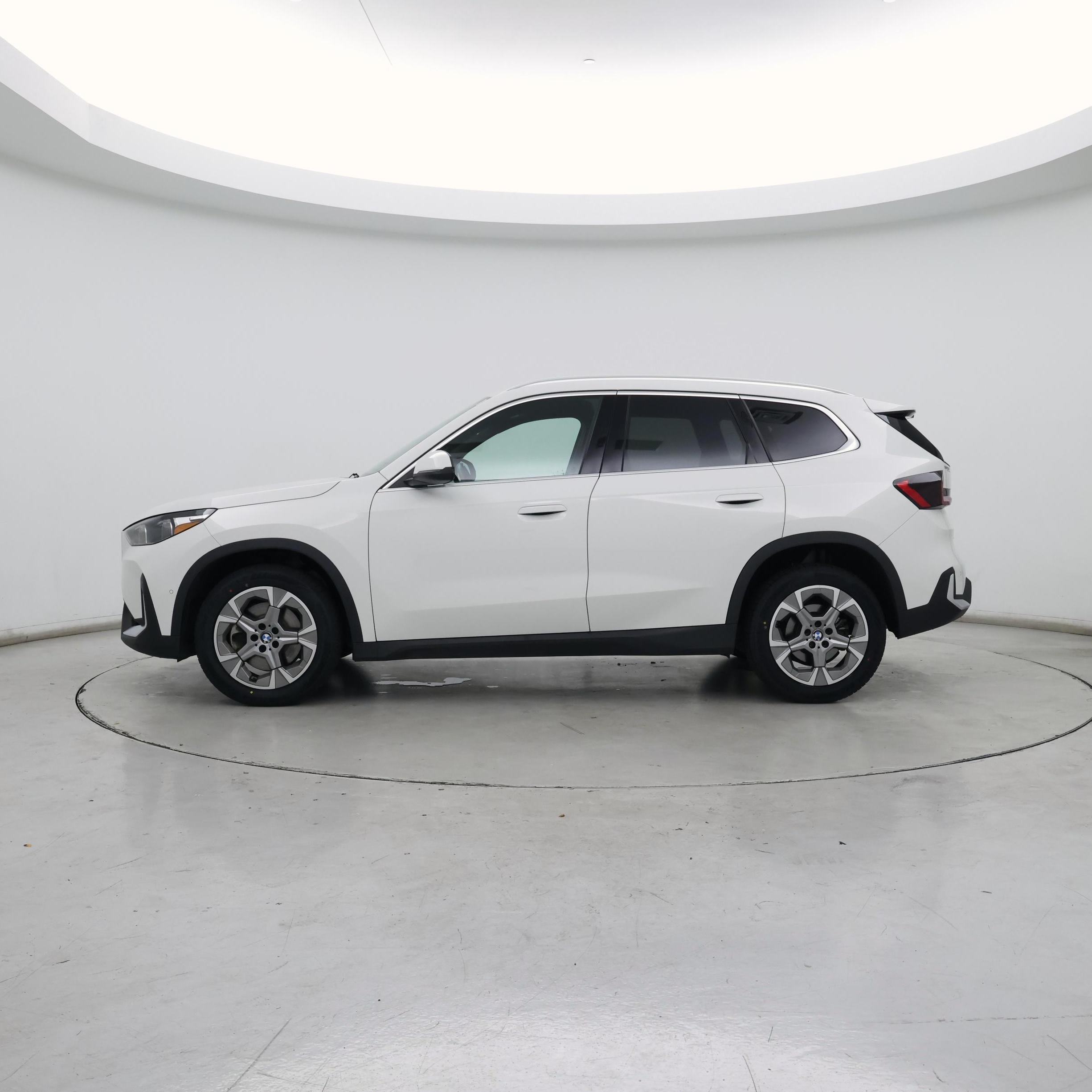 Thumbnail: 2023 BMW X1 - 3