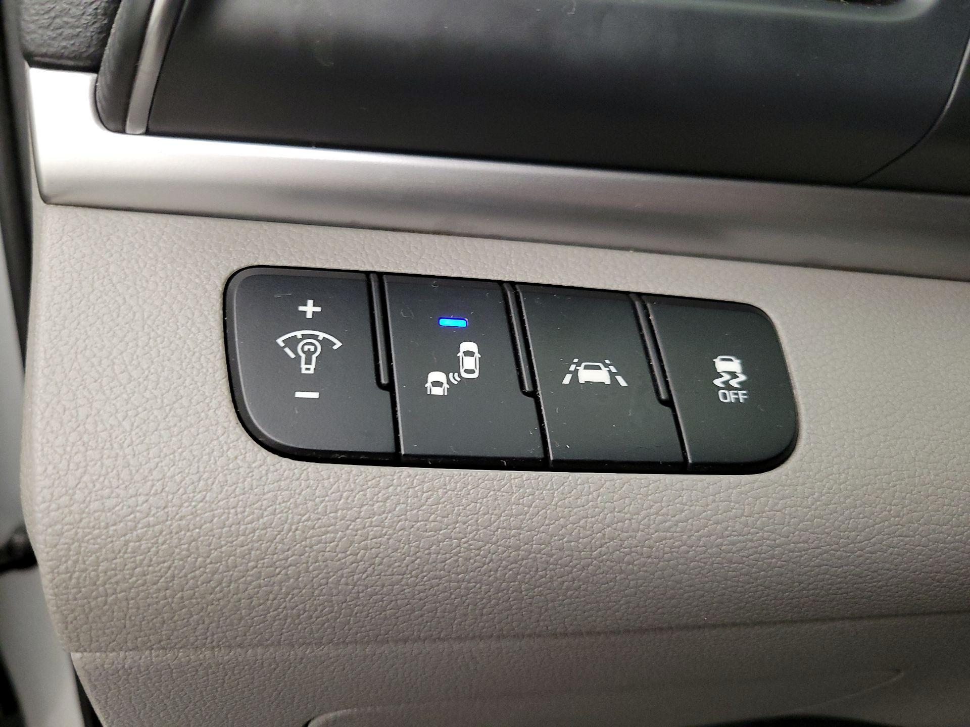 Thumbnail: 2019 Hyundai Elantra - 13