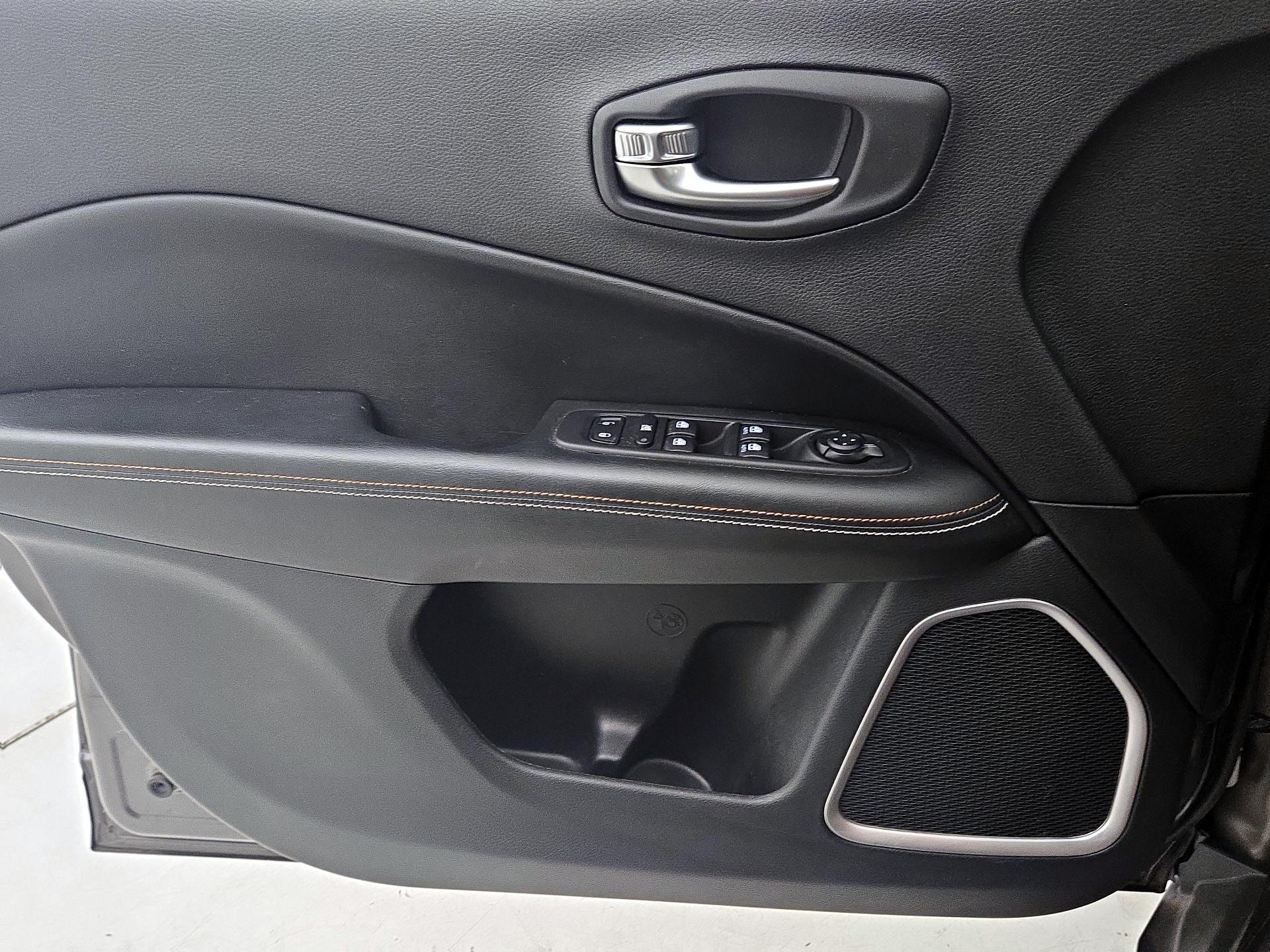 Thumbnail: 2020 Jeep Compass - 12