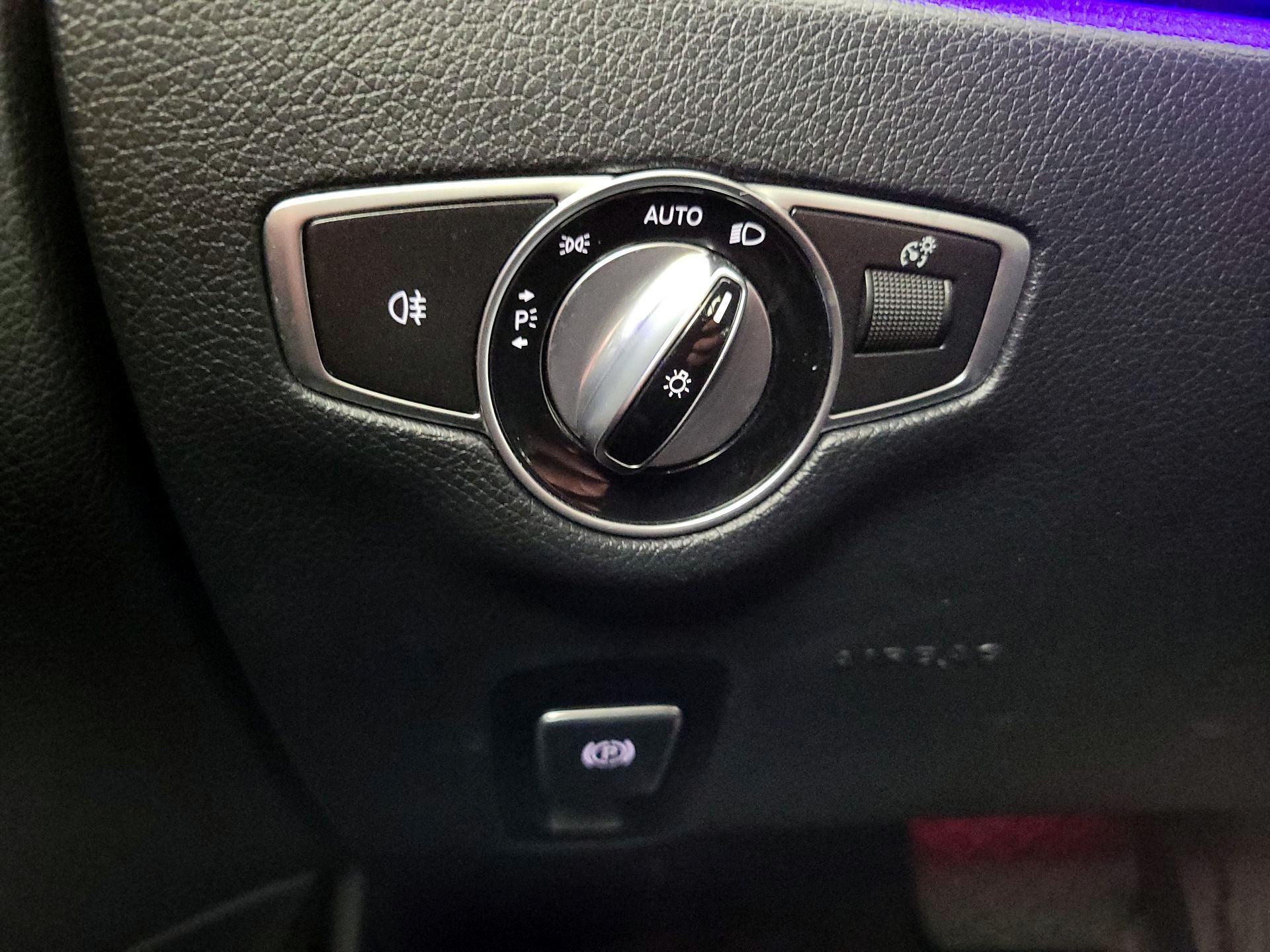 Thumbnail: 2020 Mercedes-Benz E-Class - 13