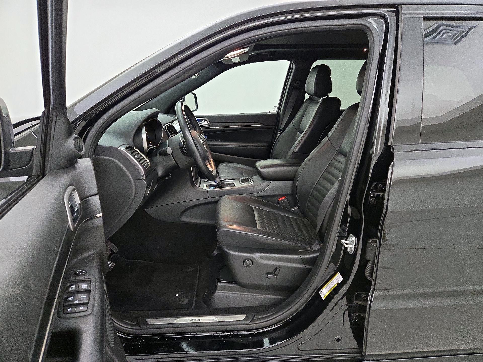 Thumbnail: 2020 Jeep Grand Cherokee - 11