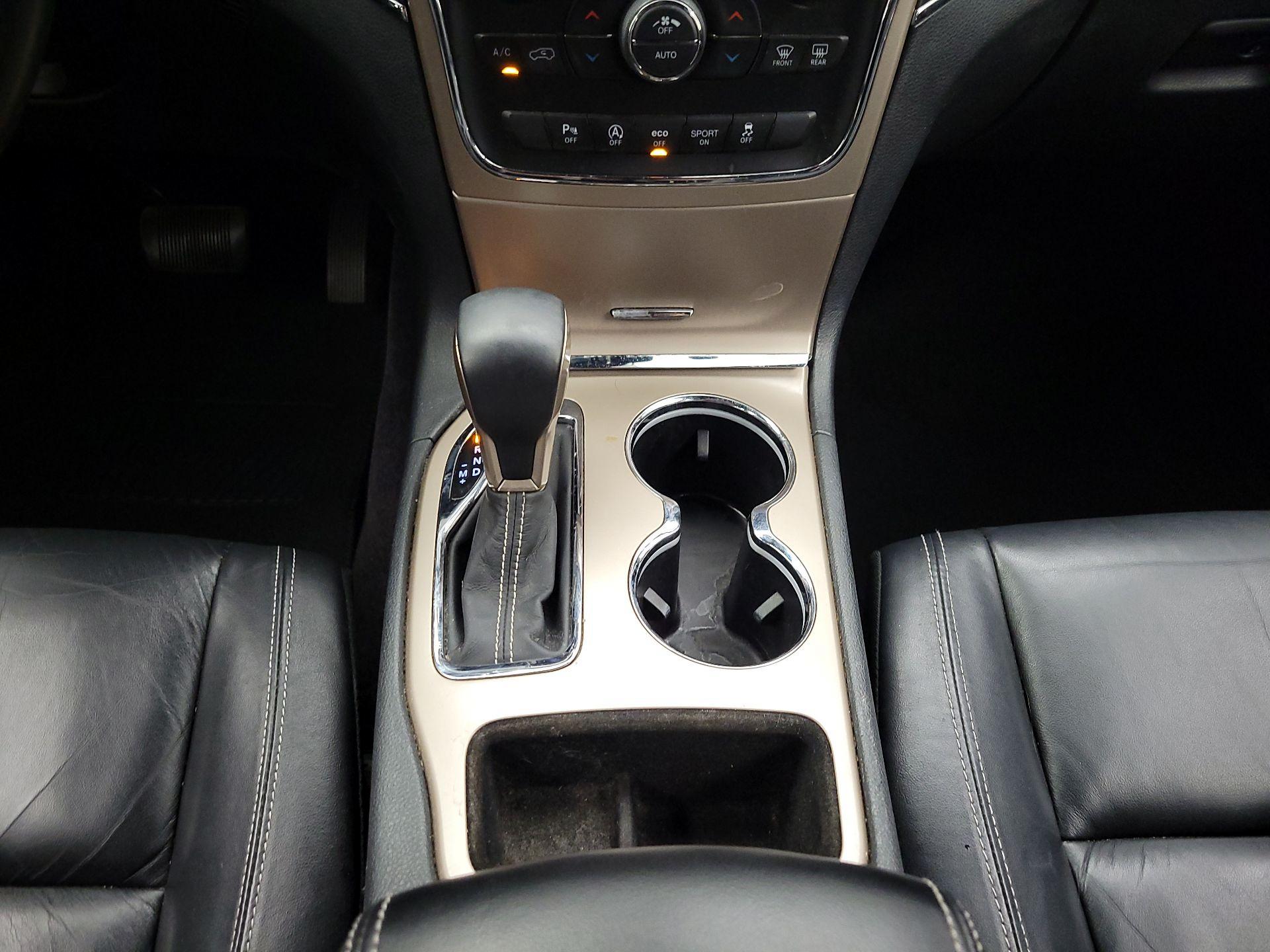 Thumbnail: 2016 Jeep Grand Cherokee - 17
