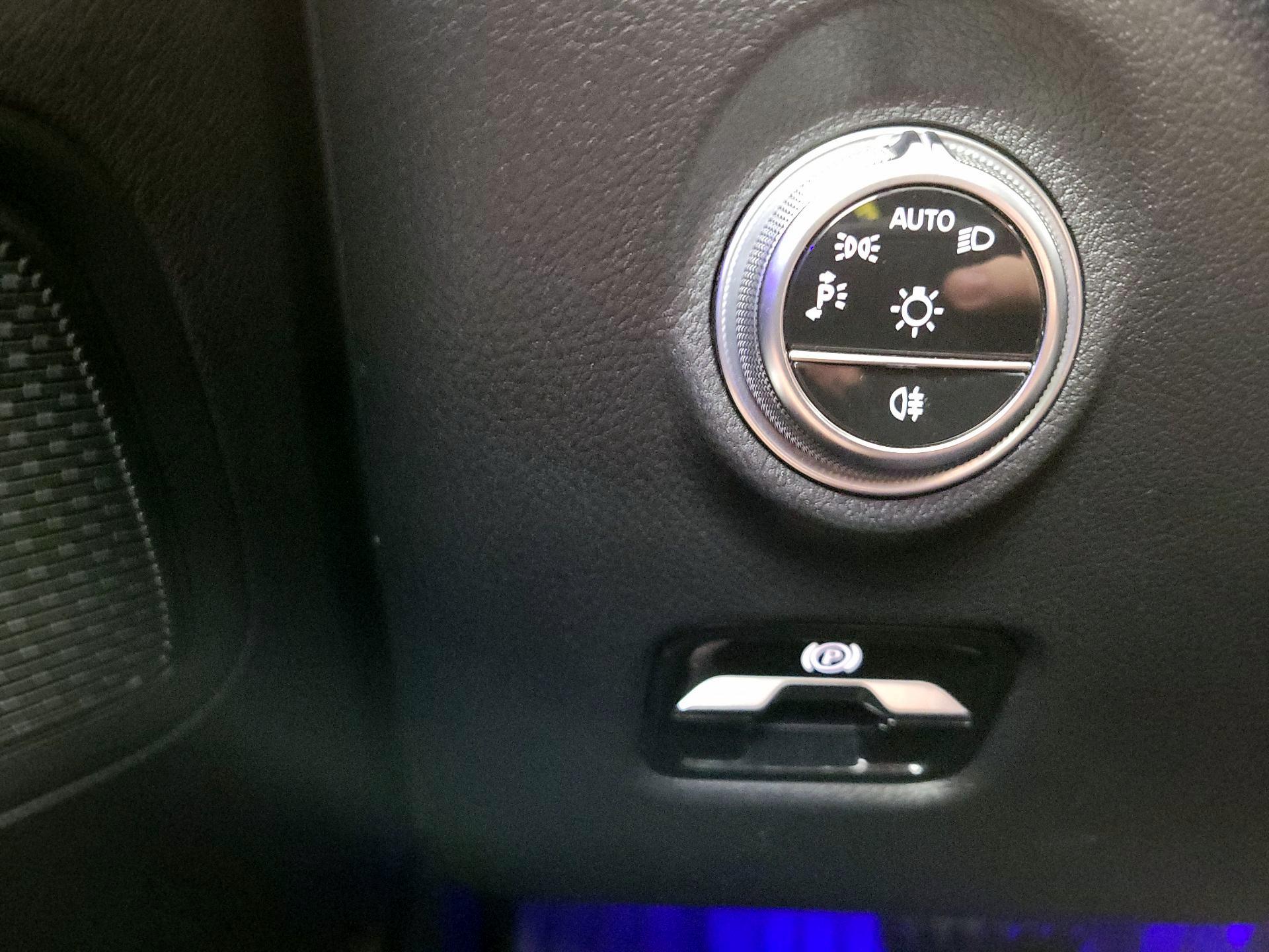 Thumbnail: 2023 Mercedes-Benz C-Class - 13