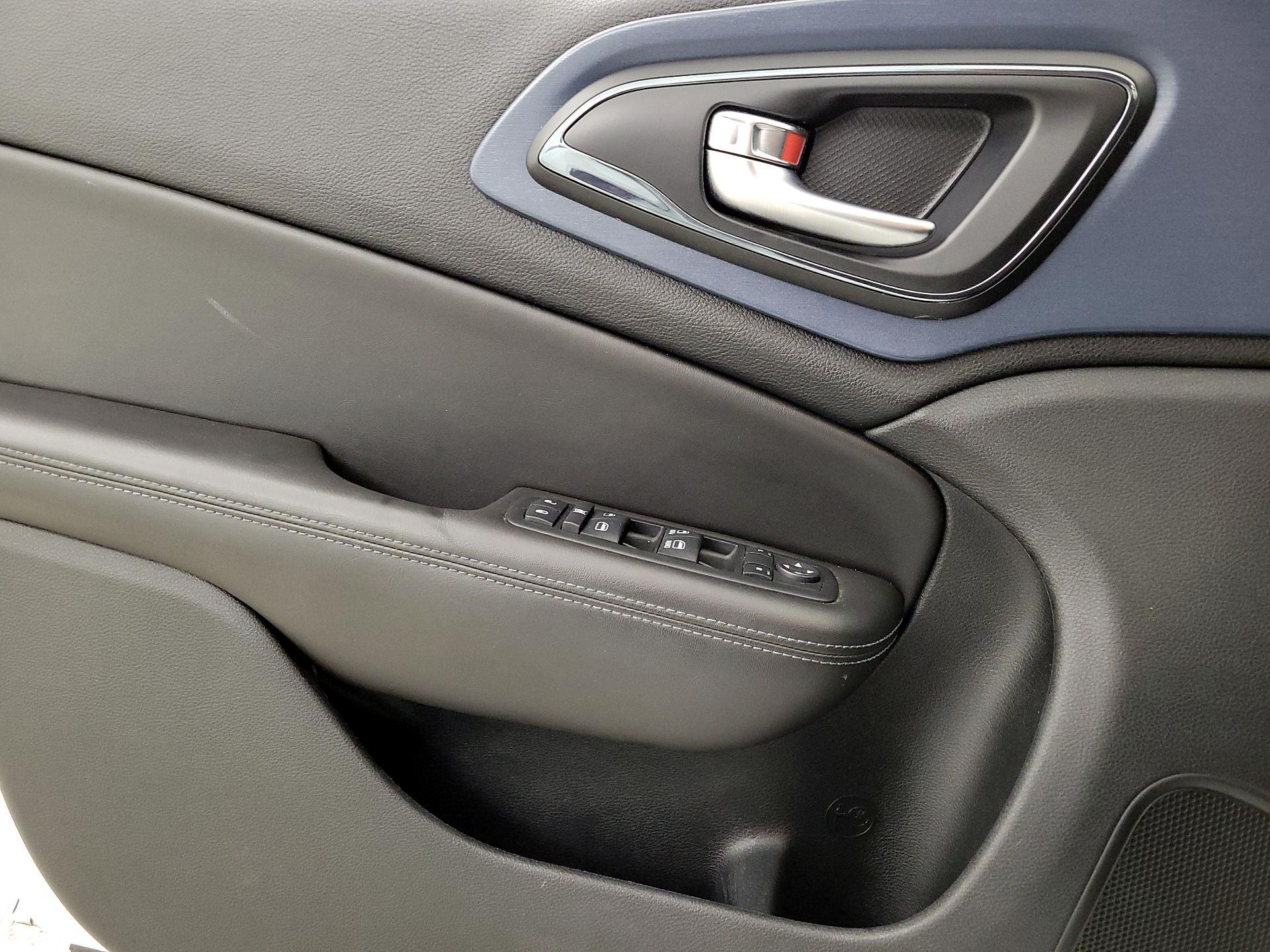 Thumbnail: 2015 Chrysler 200 - 12