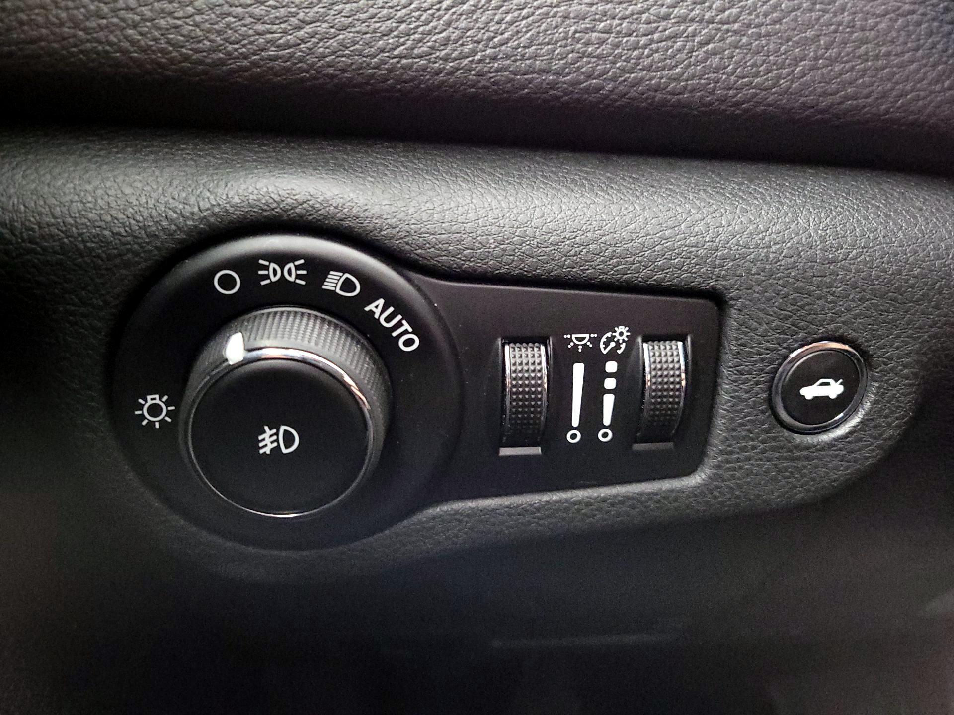 Thumbnail: 2015 Chrysler 200 - 13