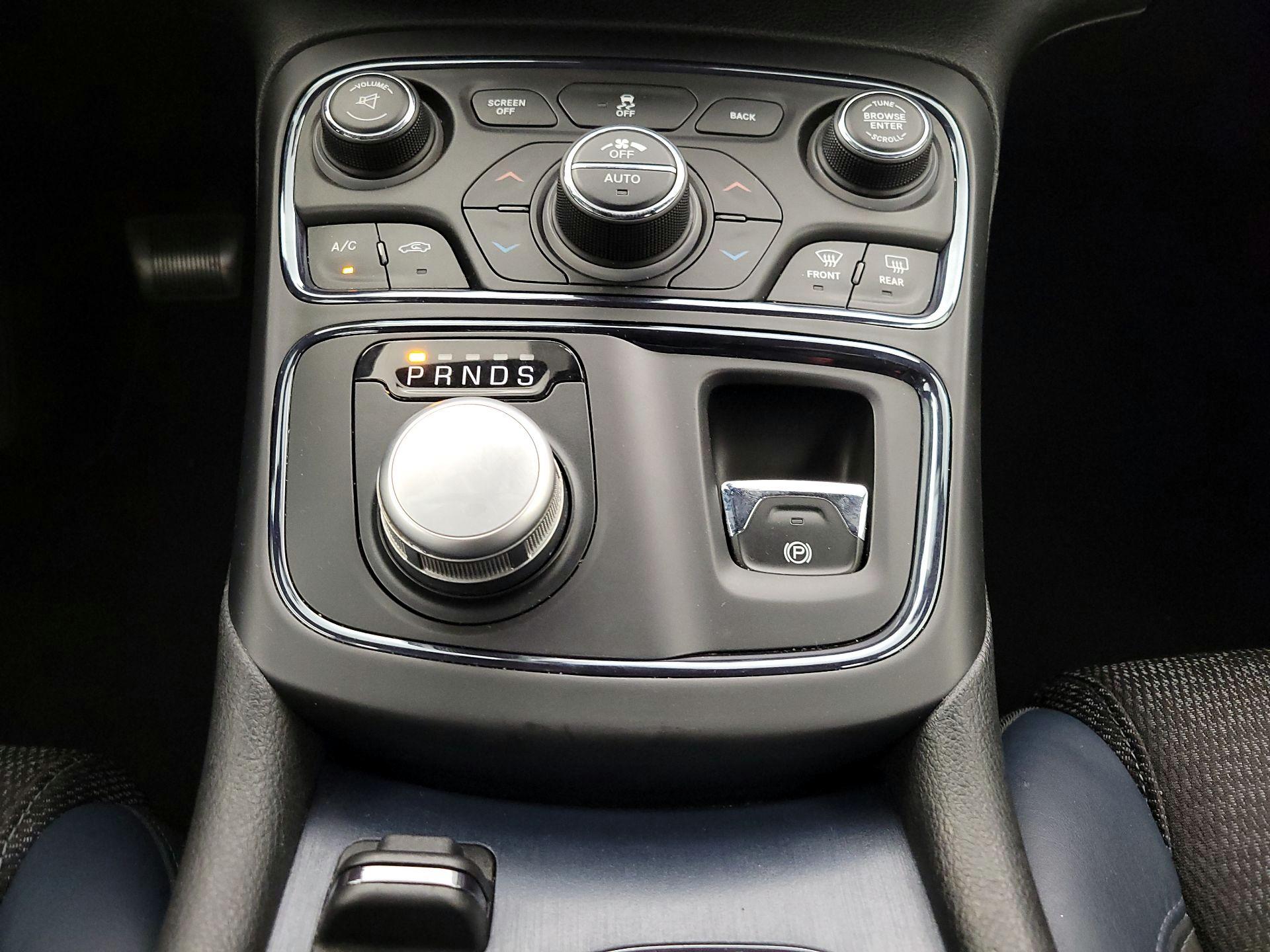 Thumbnail: 2015 Chrysler 200 - 18