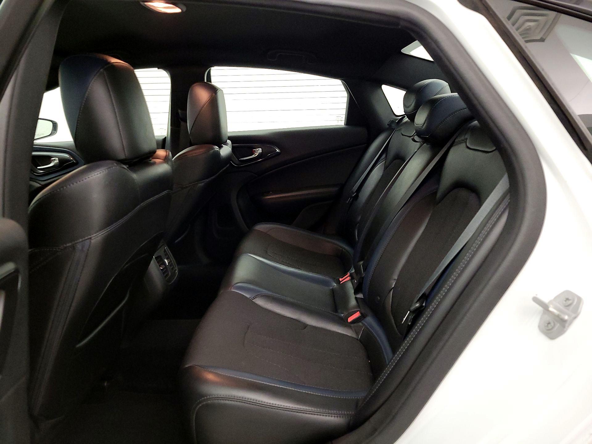 Thumbnail: 2015 Chrysler 200 - 19