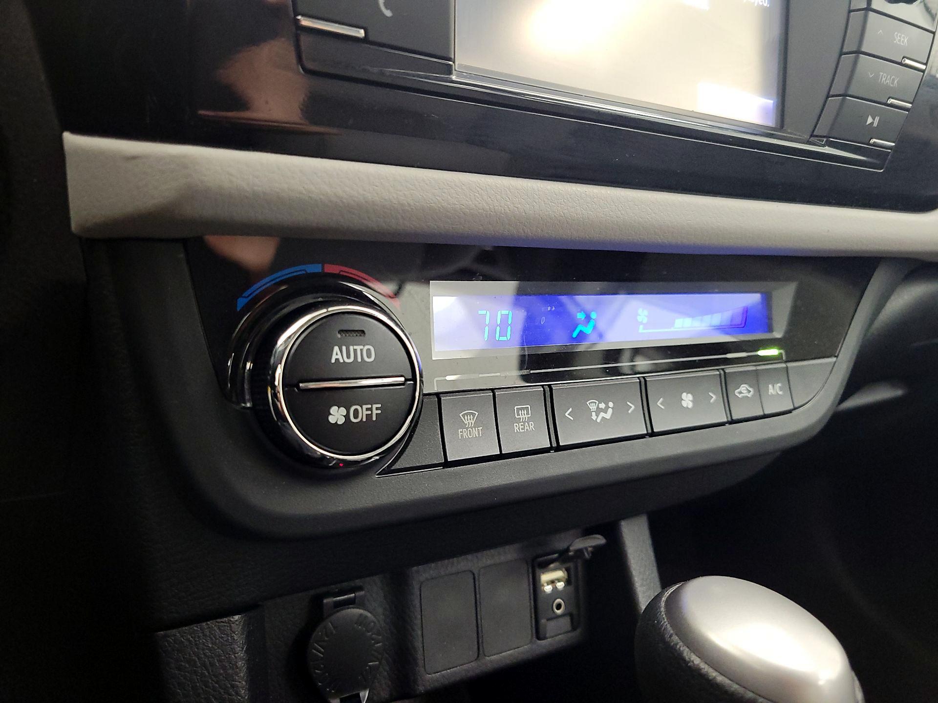 Thumbnail: 2014 Toyota Corolla - 16