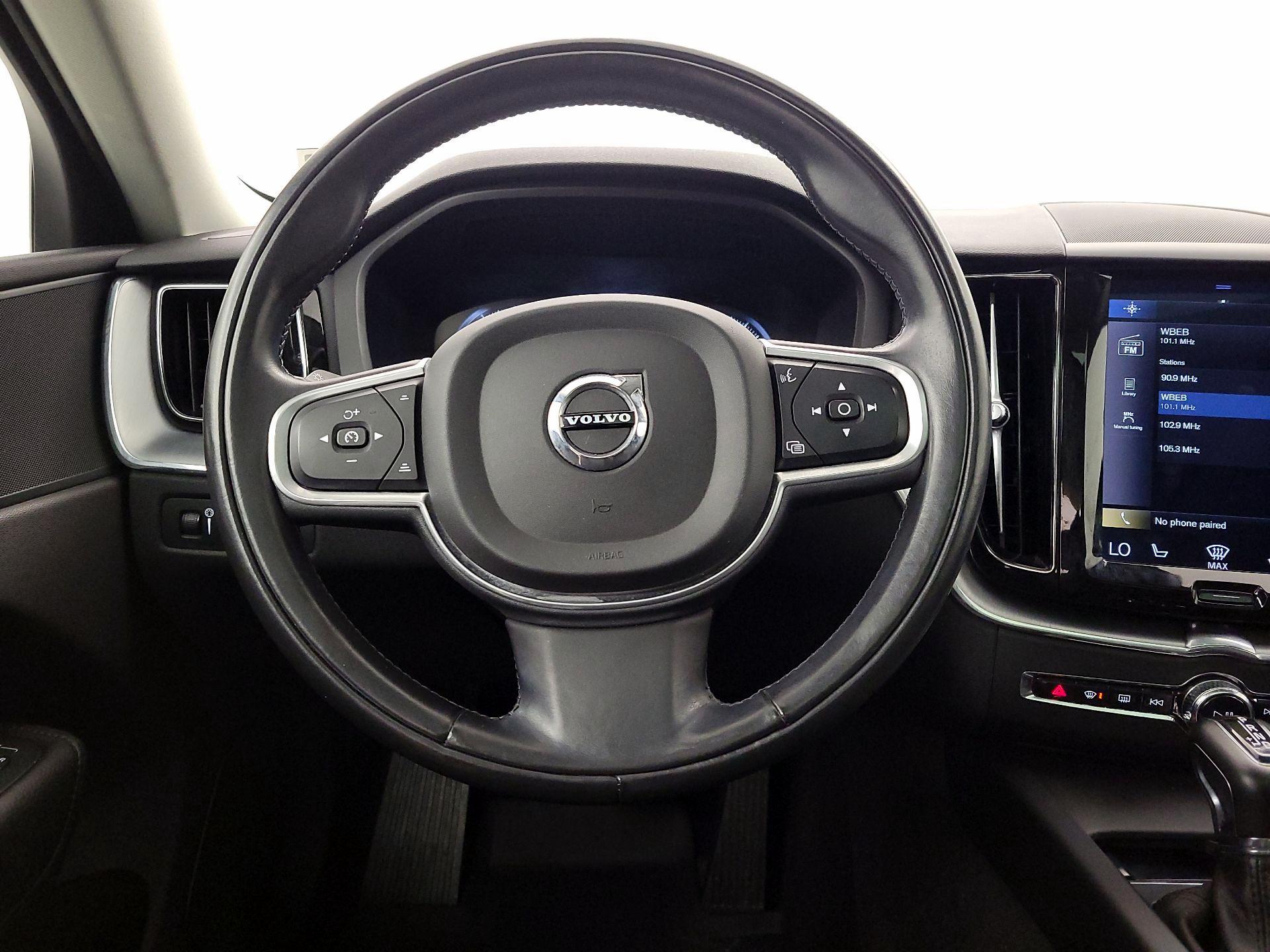 Thumbnail: 2018 Volvo XC60 - 10
