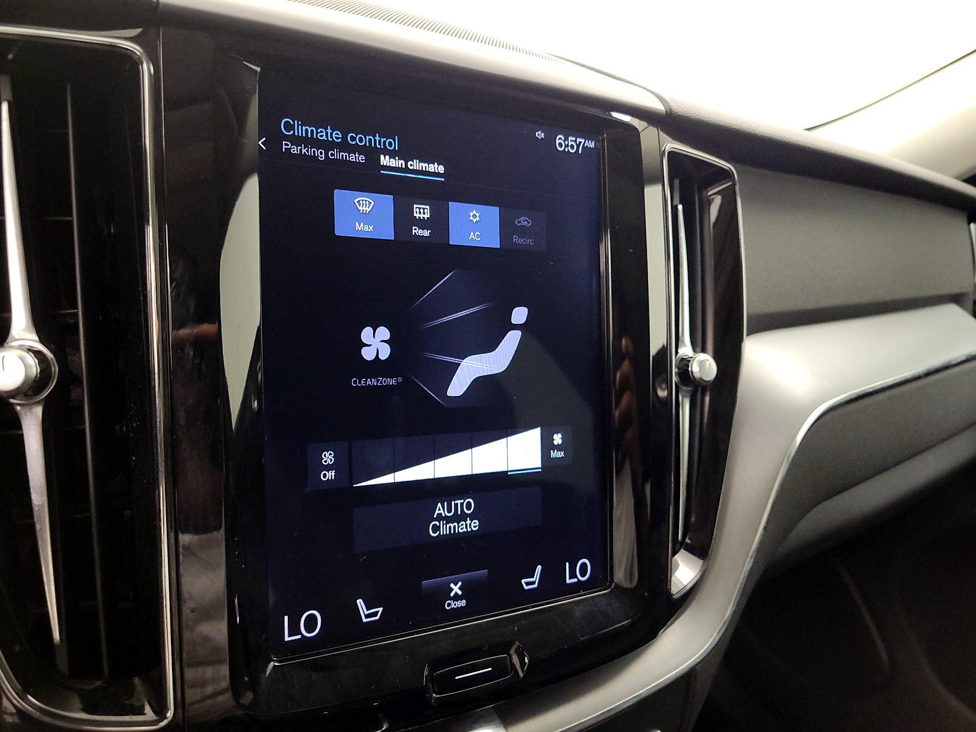 Thumbnail: 2018 Volvo XC60 - 16