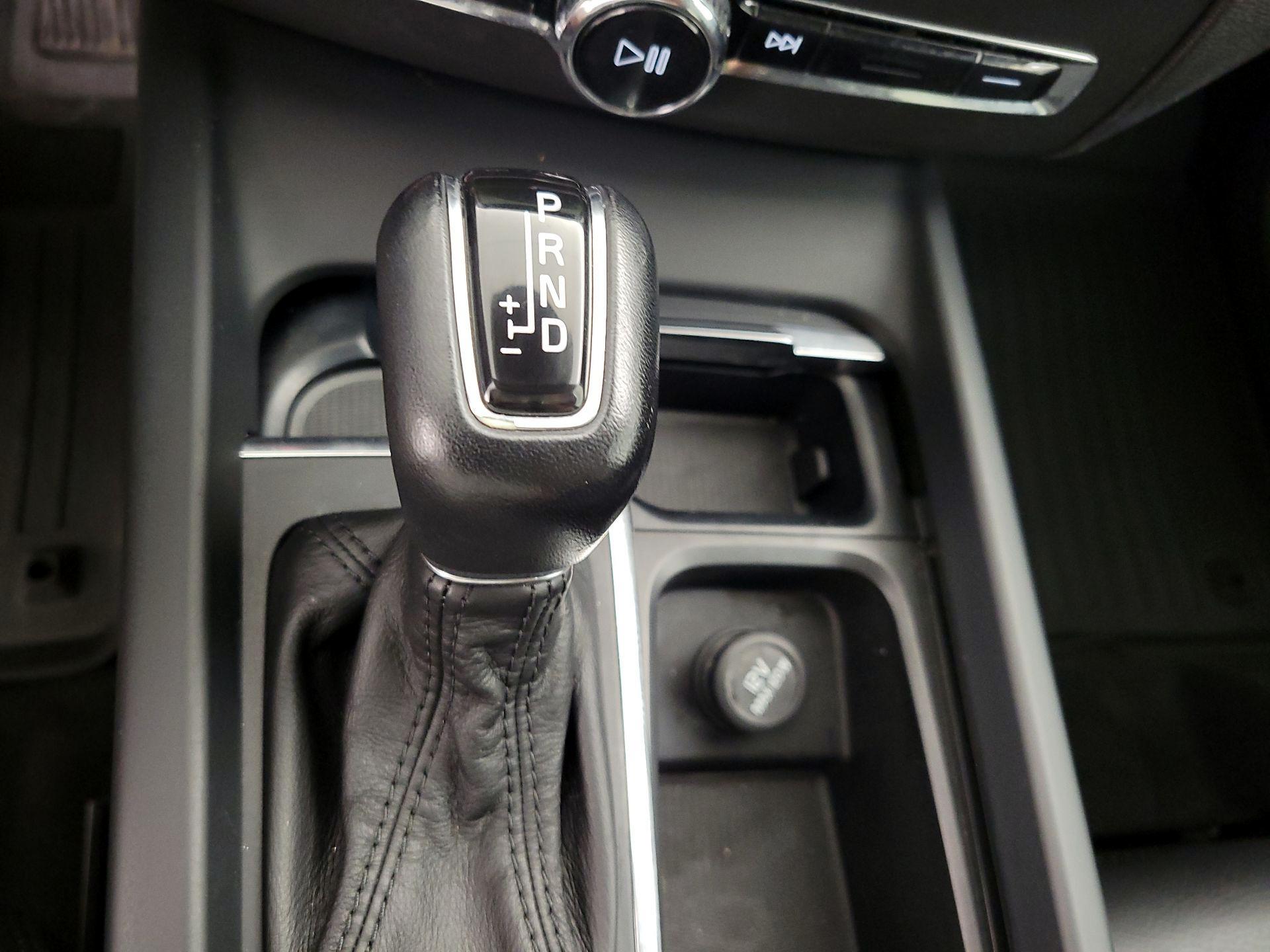 Thumbnail: 2018 Volvo XC60 - 17