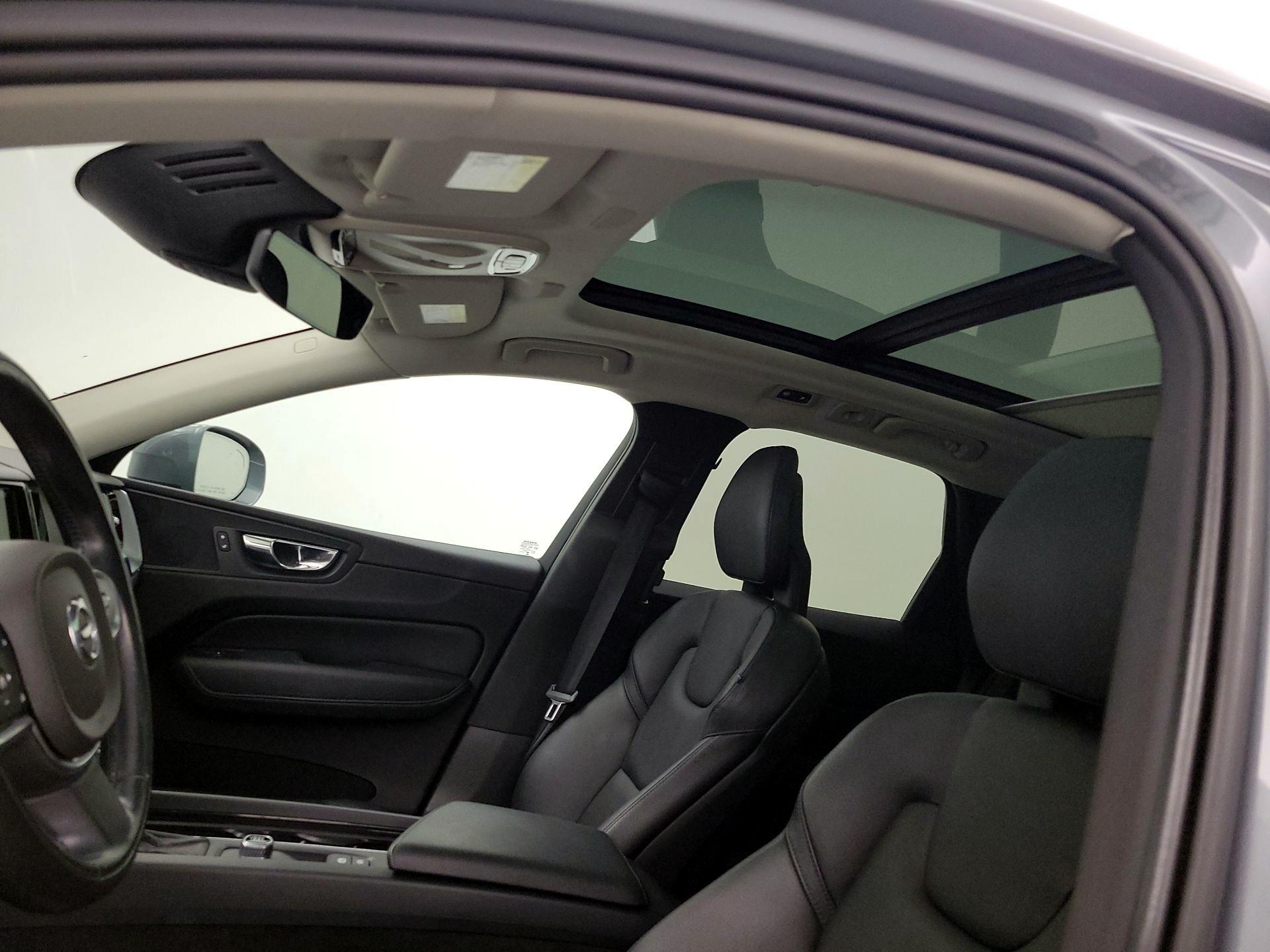 Thumbnail: 2018 Volvo XC60 - 18
