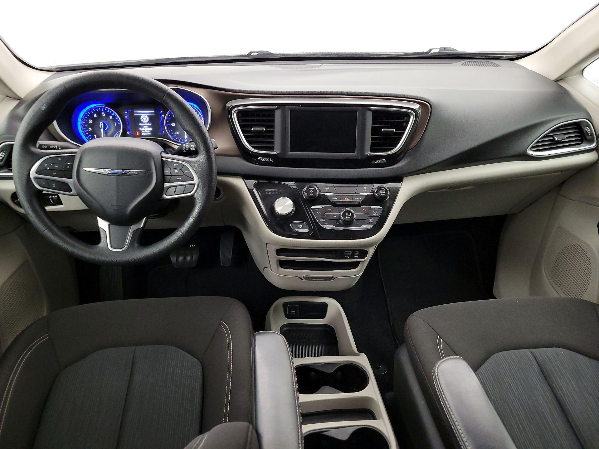 Thumbnail: 2020 Chrysler Voyager - 9