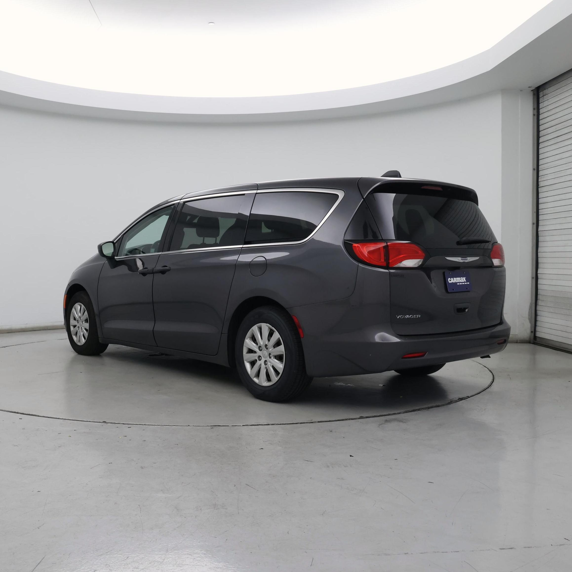Thumbnail: 2020 Chrysler Voyager - 2
