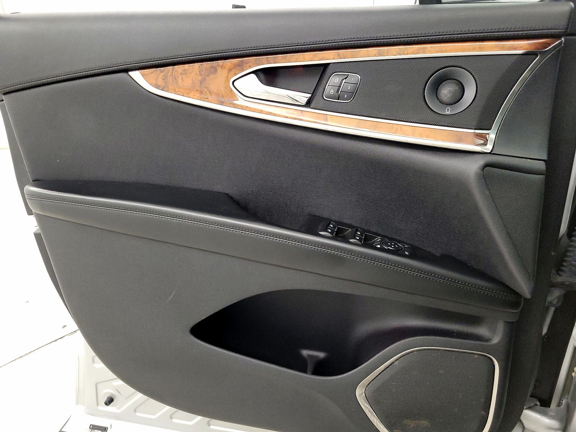 Thumbnail: 2019 Lincoln Nautilus - 12