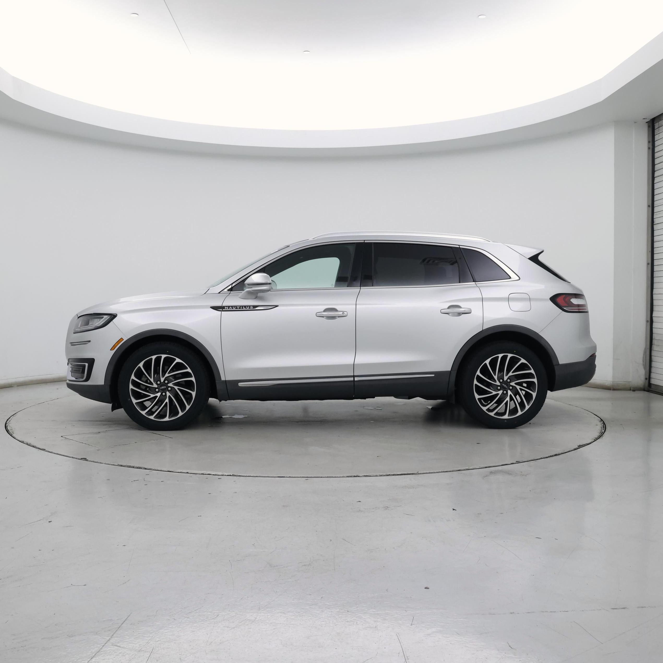 Thumbnail: 2019 Lincoln Nautilus - 3