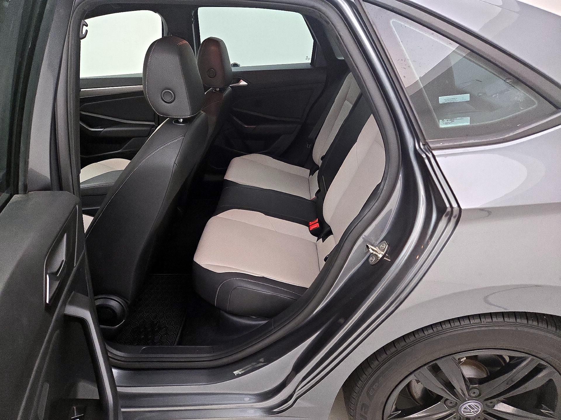 Thumbnail: 2021 Volkswagen Jetta - 17