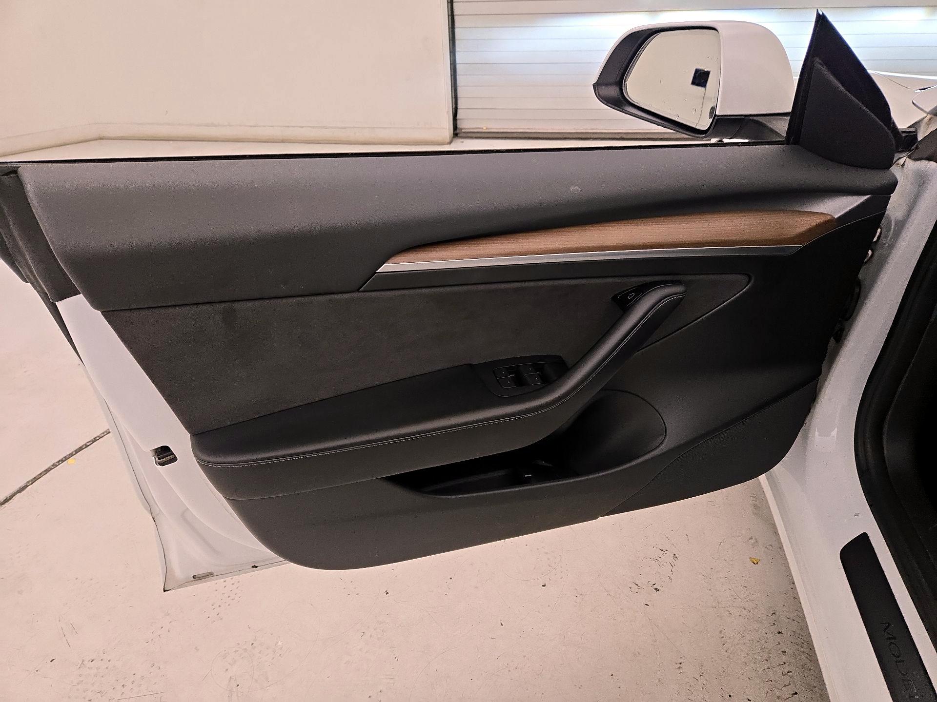 Thumbnail: 2021 Tesla Model 3 - 12