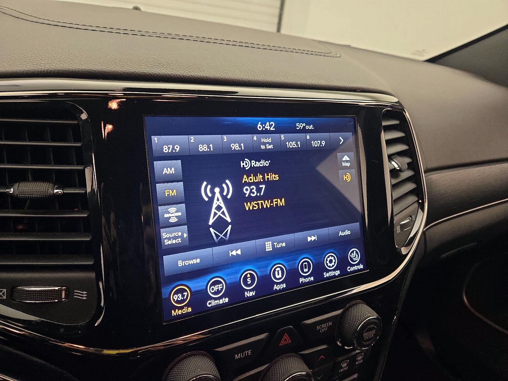 Thumbnail: 2021 Jeep Grand Cherokee - 16