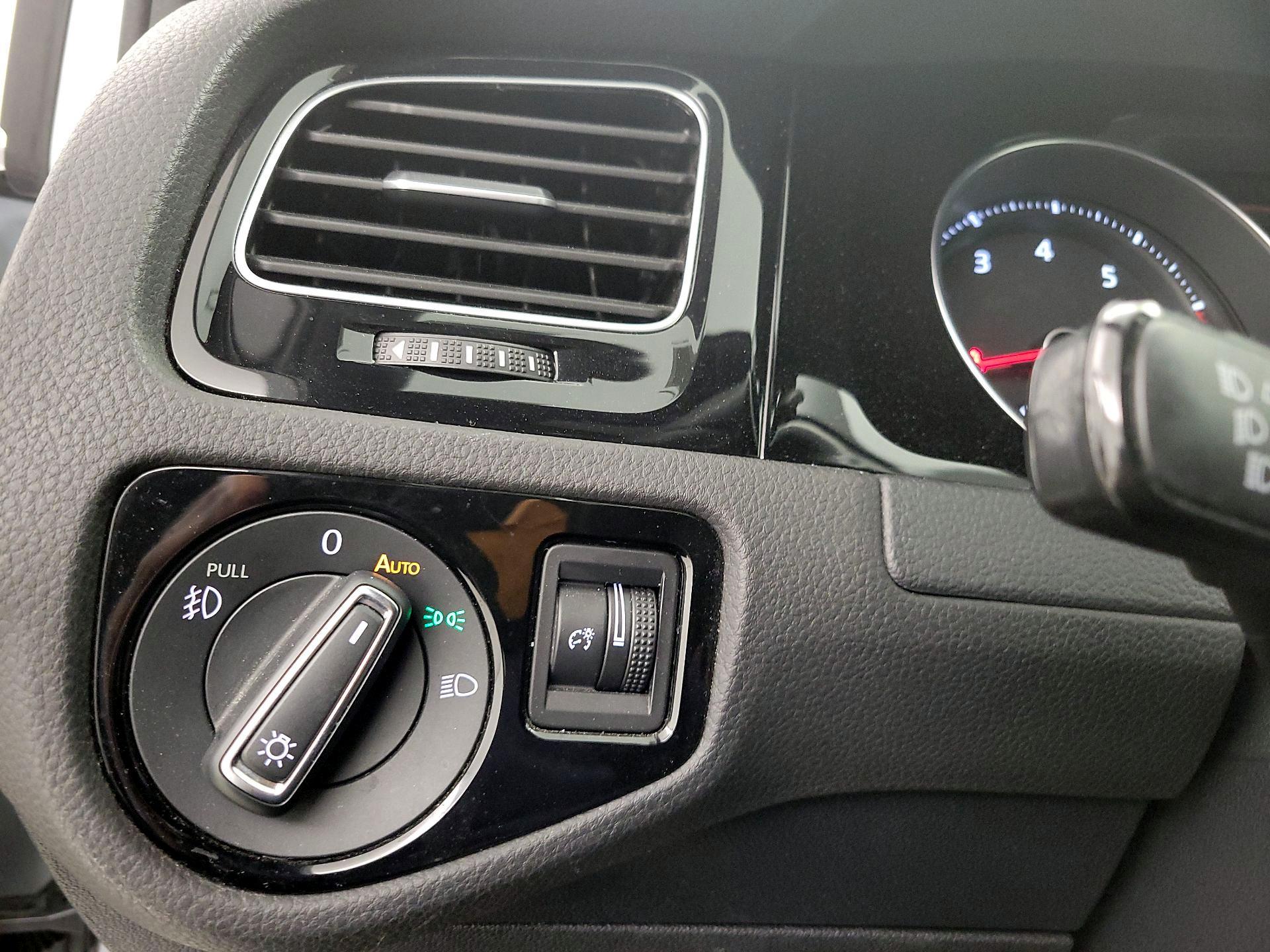 Thumbnail: 2019 Volkswagen Golf - 13