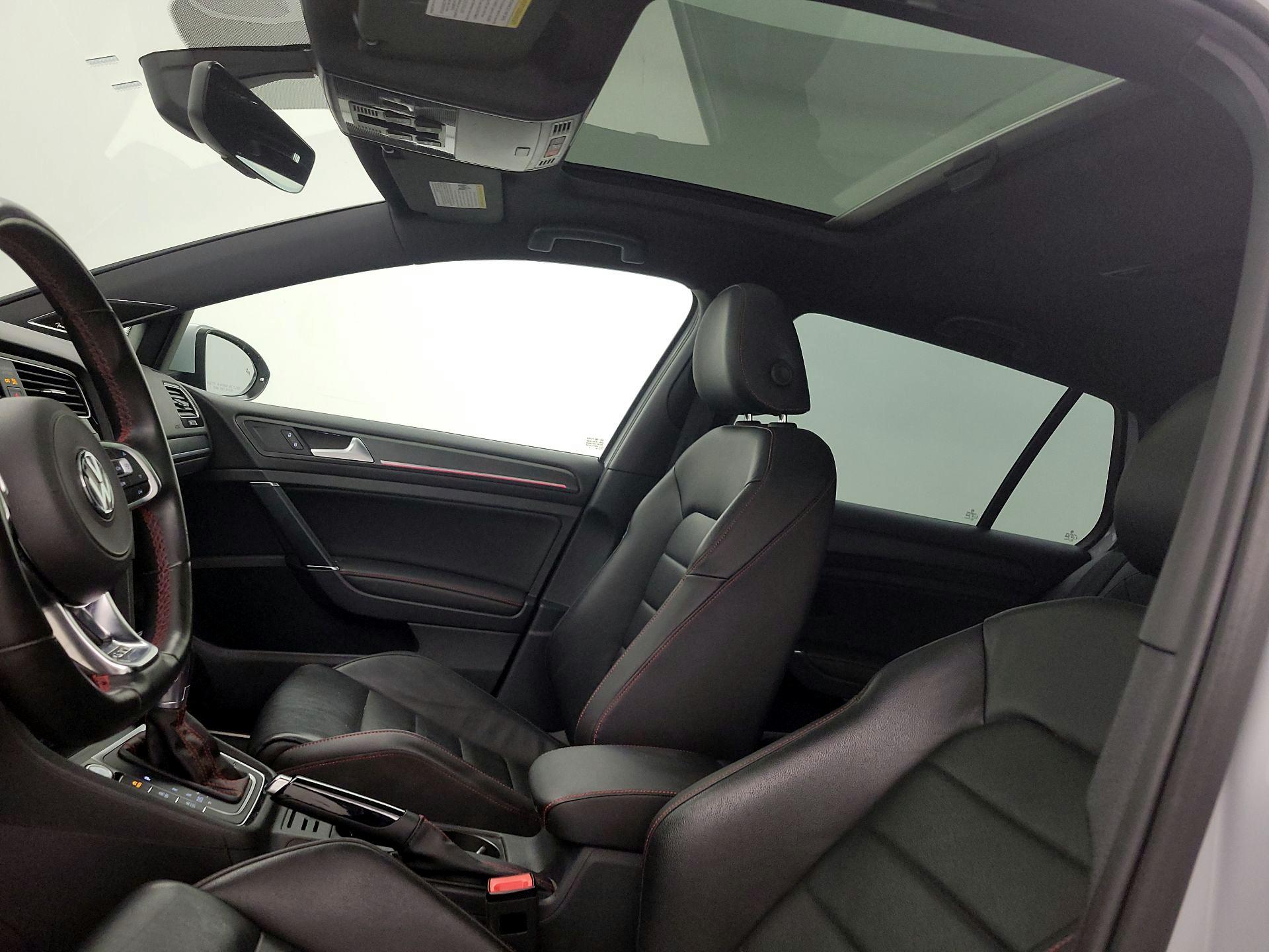 Thumbnail: 2019 Volkswagen Golf - 17